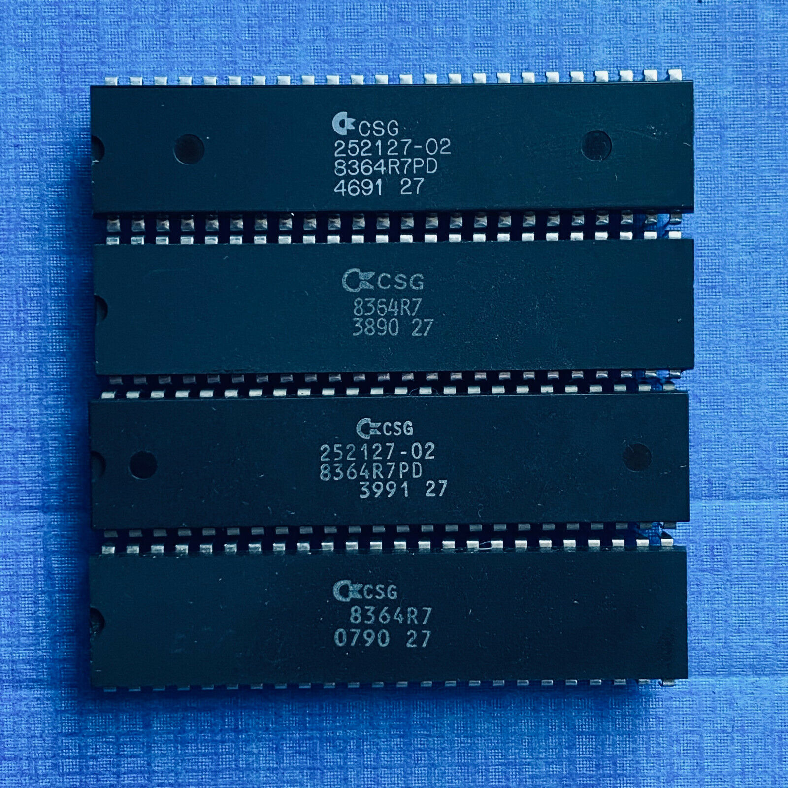 Commodore Amiga Mos 8364R7 (2 X) Paula 8364 R7 Chip #01 Mos Or Csg #01