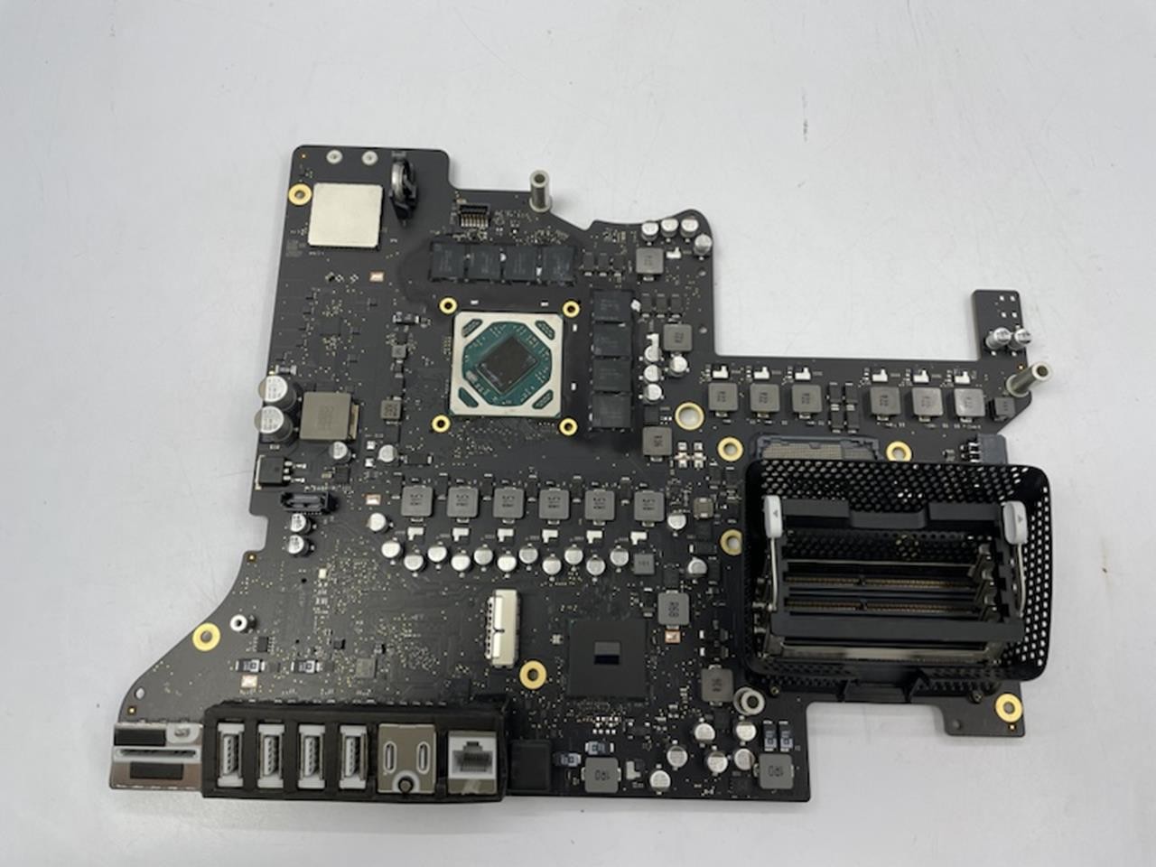 APPLE Motherboard 820-01236-A | No CPU