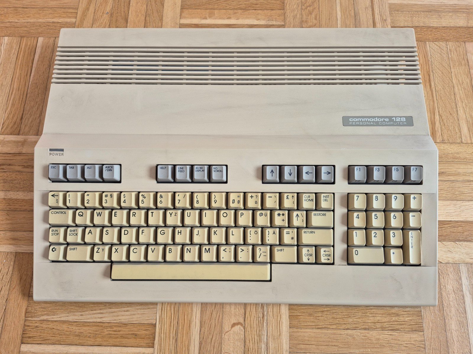 ✅ Case + Keyboard Commodore C128 ⭐ Good Condition ⭐ No Motherboard ⚡️