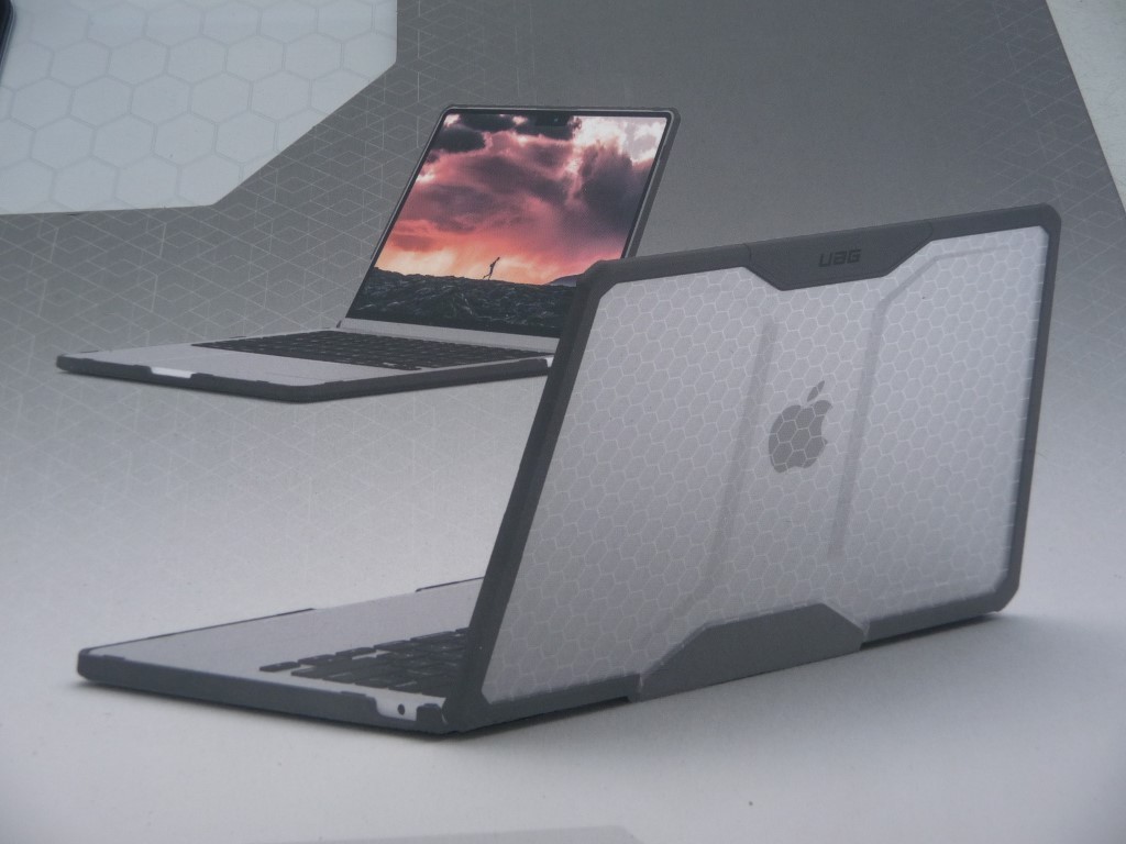 AU SELLER NEW UAG Plyo Macbook Air - M2 2022 - Black Top Rated Protector.