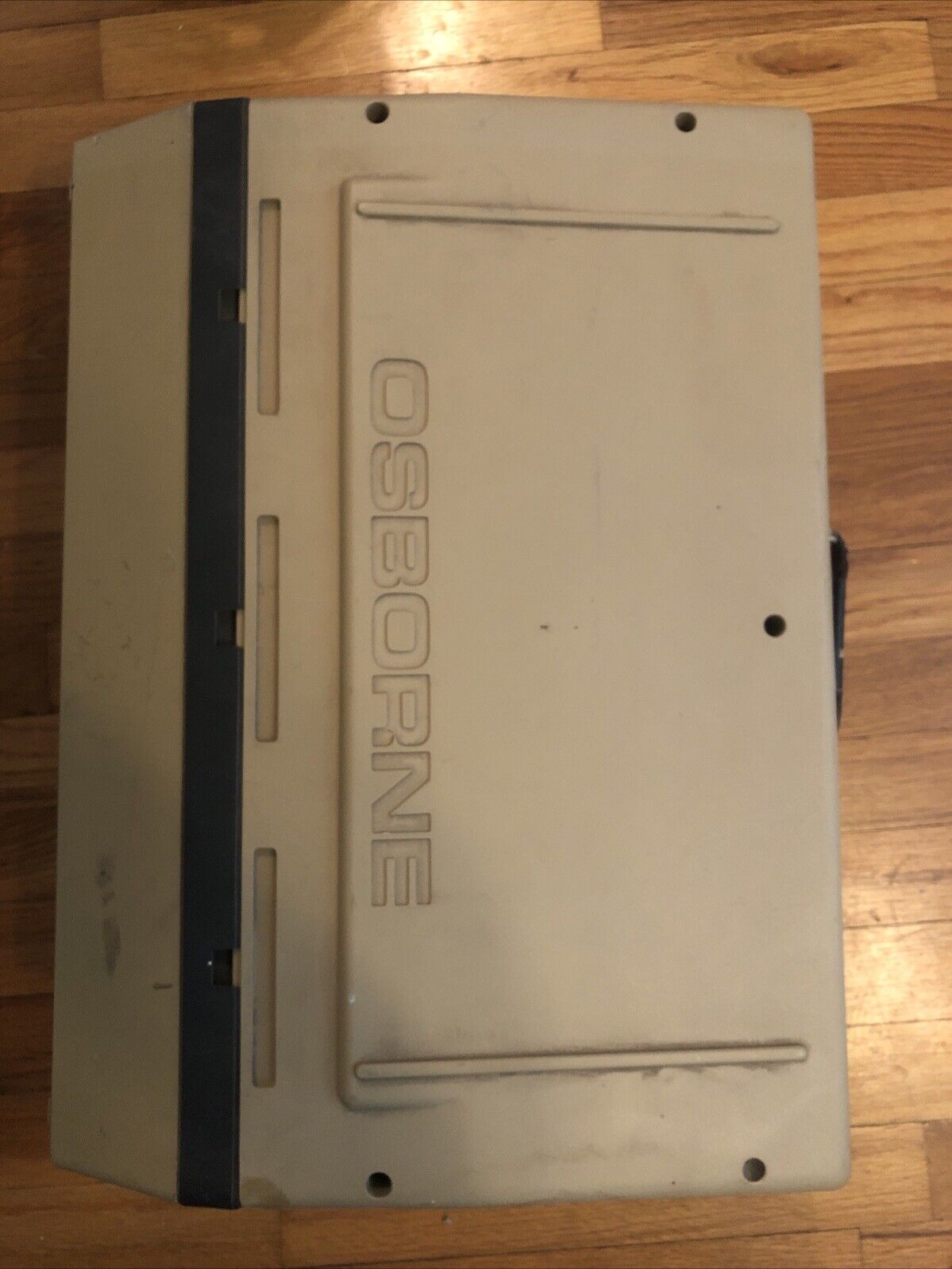 Osborne 1 Computer, Powers On, Comes with Some Disks and Accessories