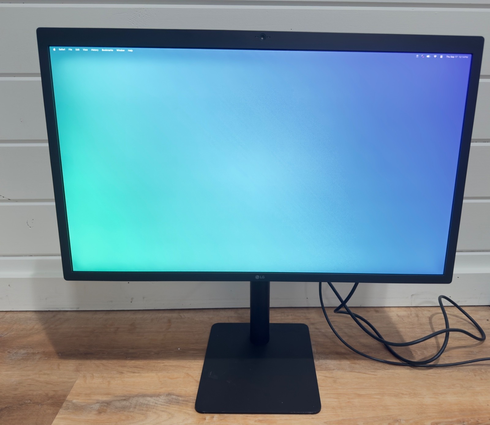 LG UltraFine 5K 27MD5KL 27" Thunderbolt 3 Display 5120x2880 Mac/PC