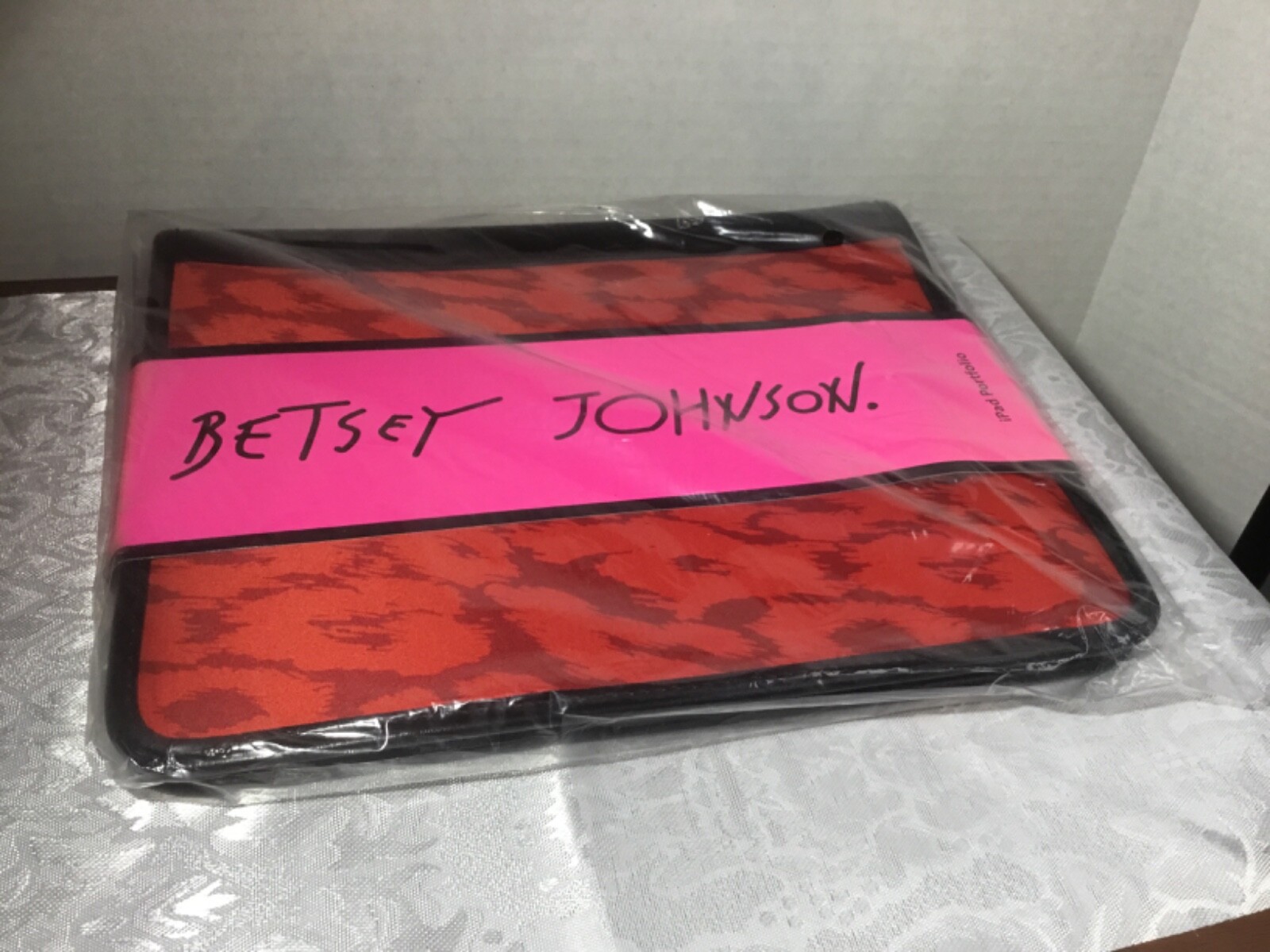 Betsey Johnson Ipad Portfolio Red/Black Tablet Cover