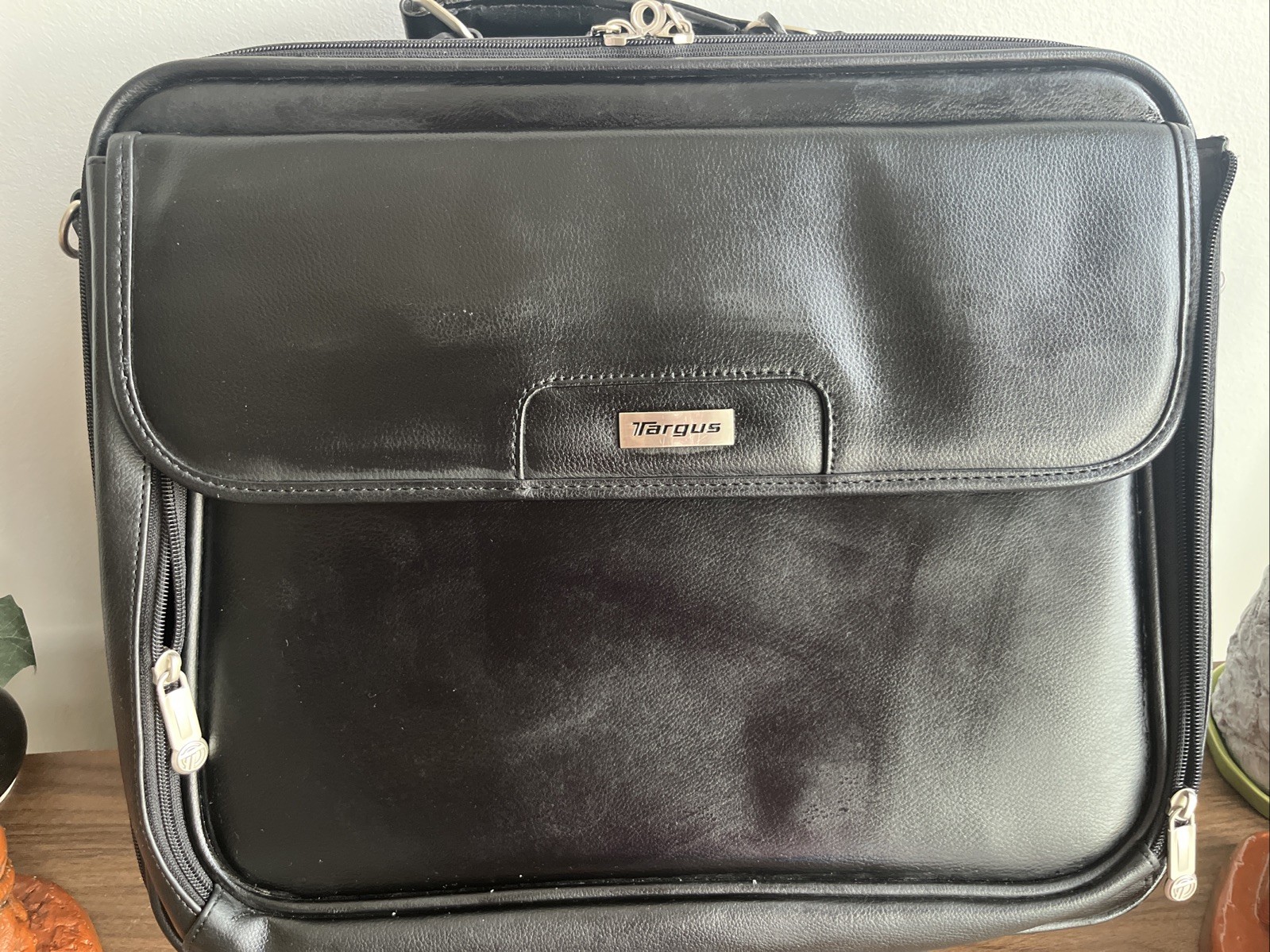 Targus Genuine Leather Travel | Work | Business Laptop Bag
