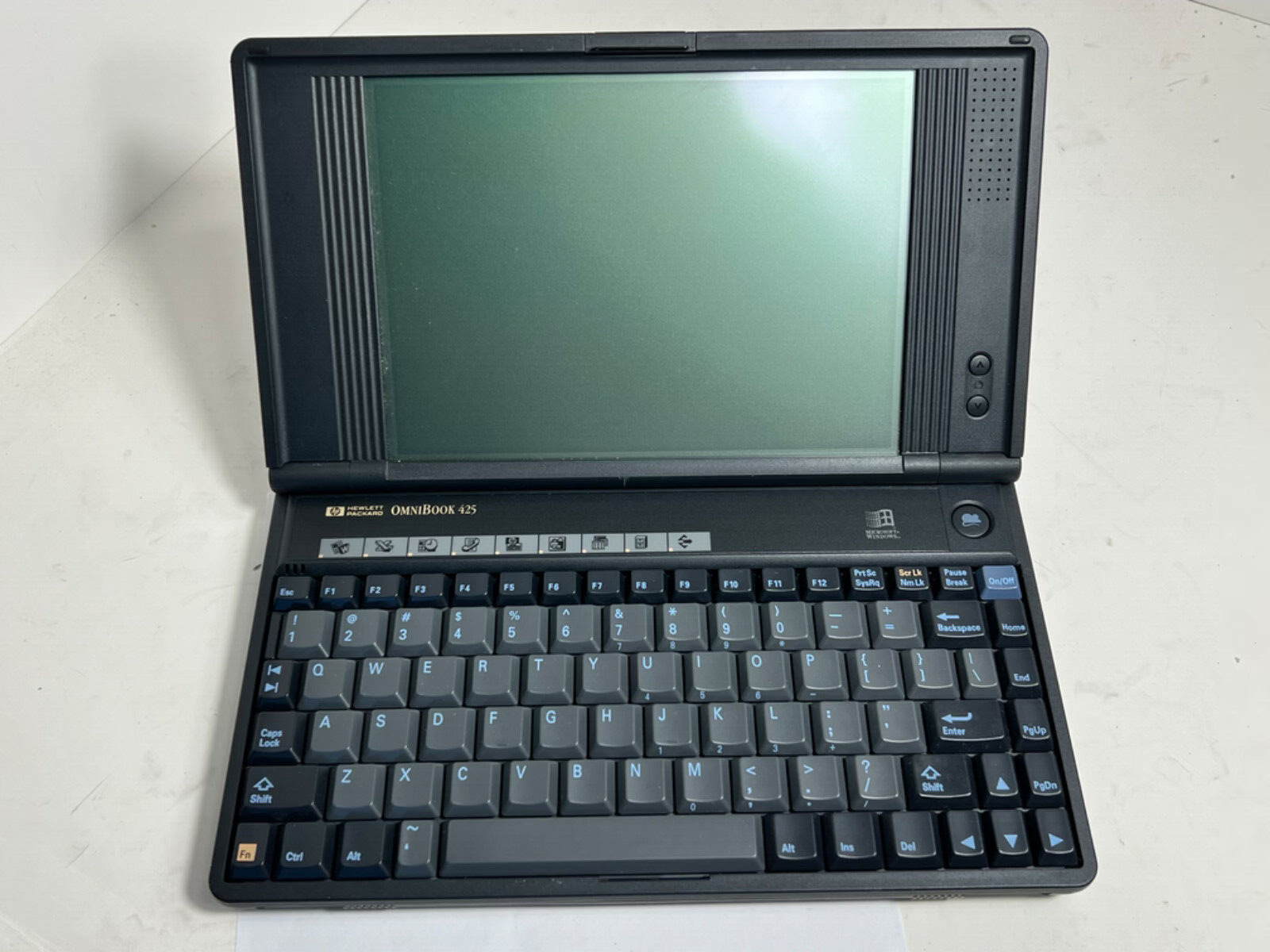 RARE Vintage Hewlett Packard HP Omnibook 425 Mini Laptop Computer Untested As-Is