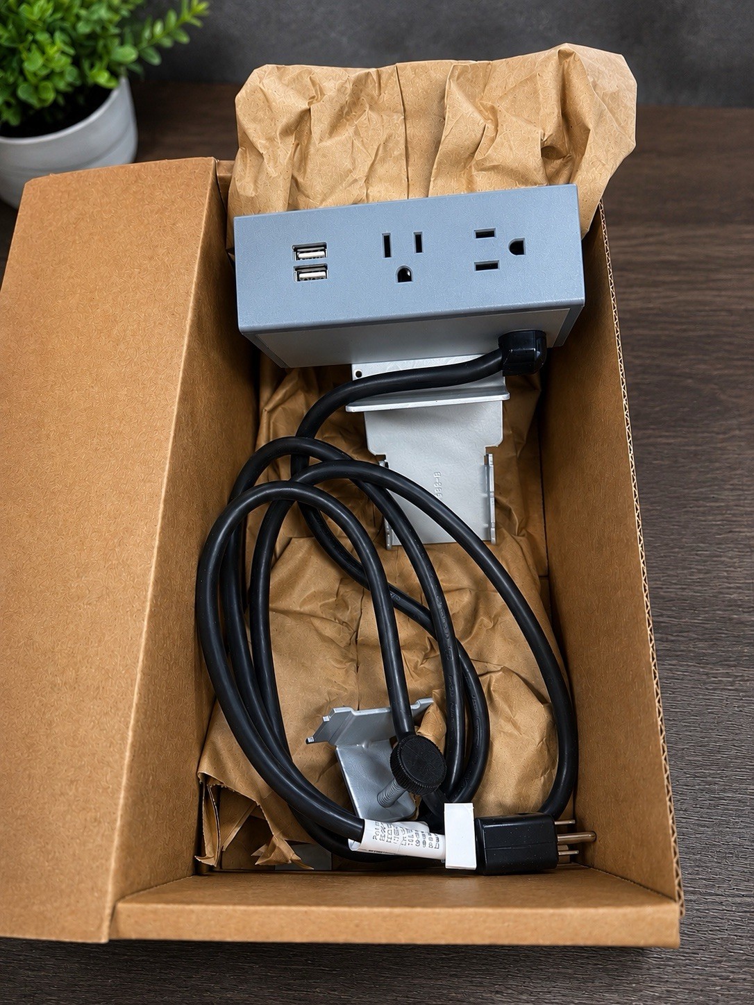Byrne Dean Edge Mount Power Module 2 AC 2 USB BE04315 Brand New