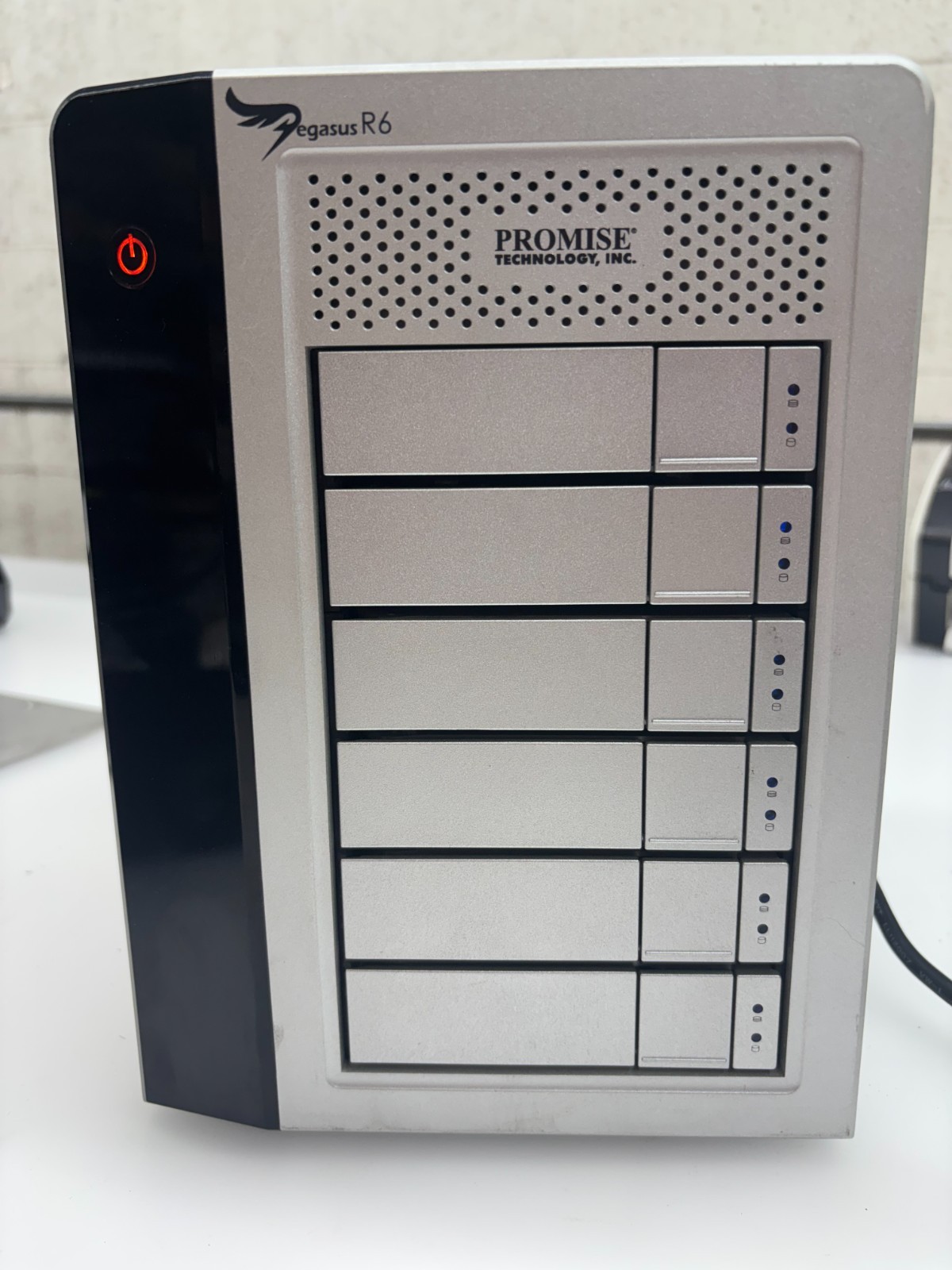 Promise Pegasus R6 6-Bay Thunderbolt RAID Storage Enclosure No HDD w/ 6 Trays
