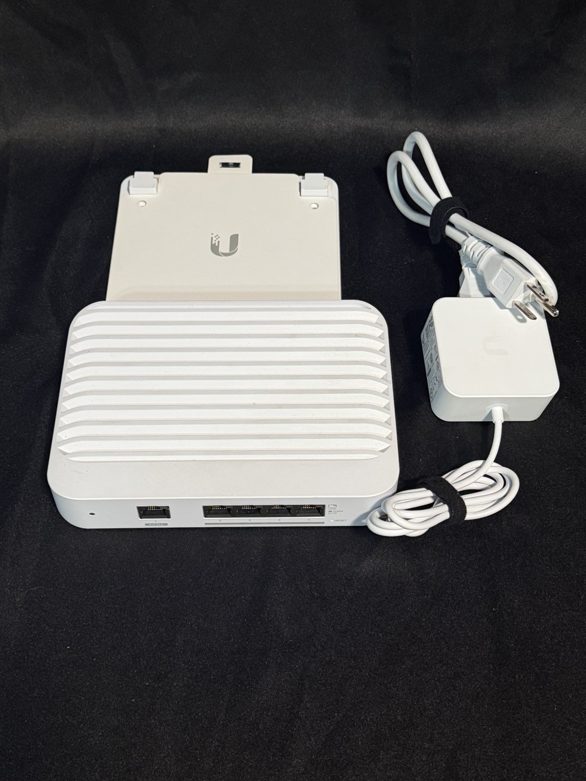 Ubiquiti UniFi USW‑Flex‑XG 10GbE Switch + Power Supply + Wall Bracket – VG