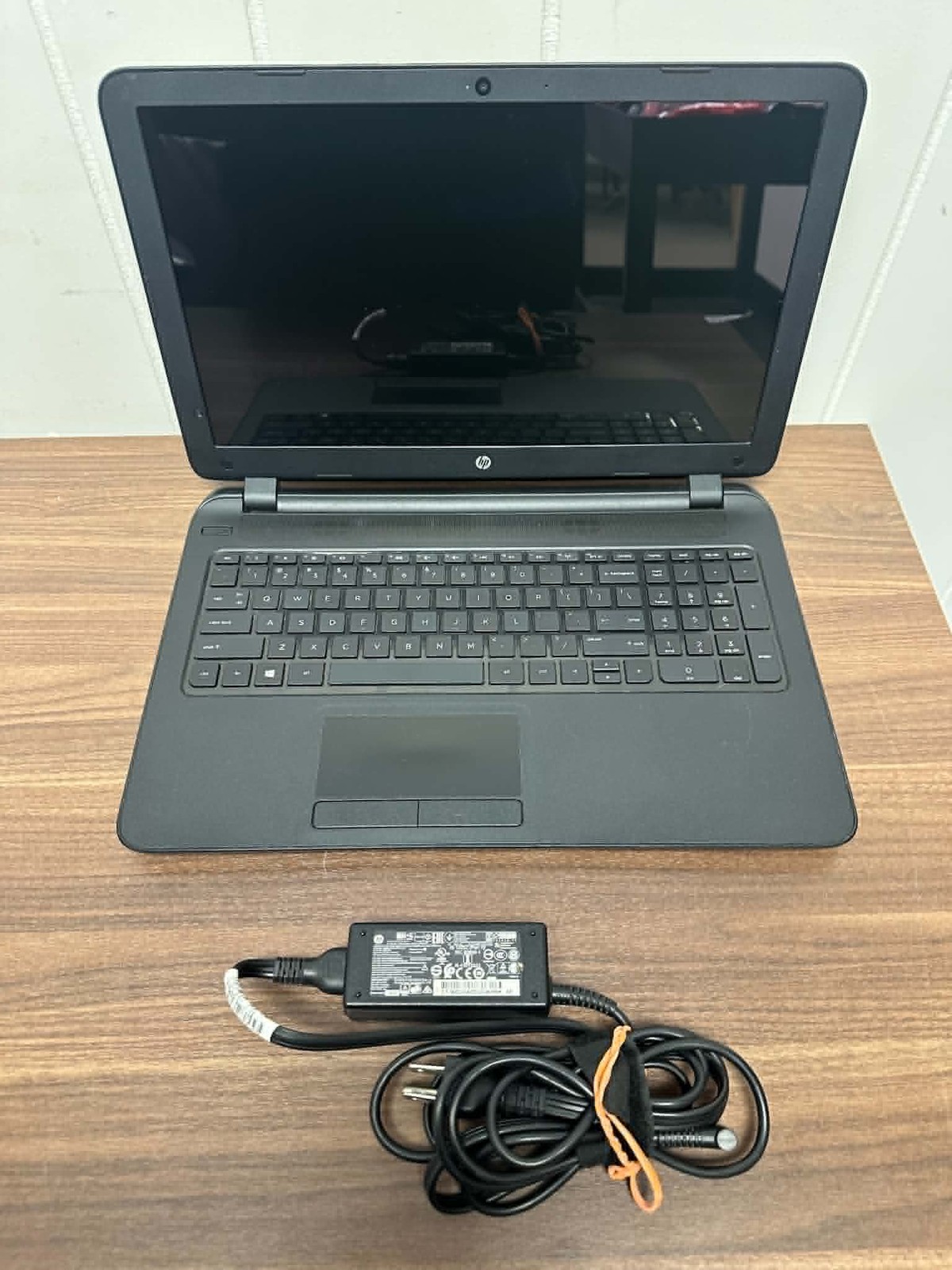 HP 15 Notebook 15-f387wm 15.6 Inch AMD A8-7410 2.2 GHz 8 GB RAM 500 GB HDD 1803