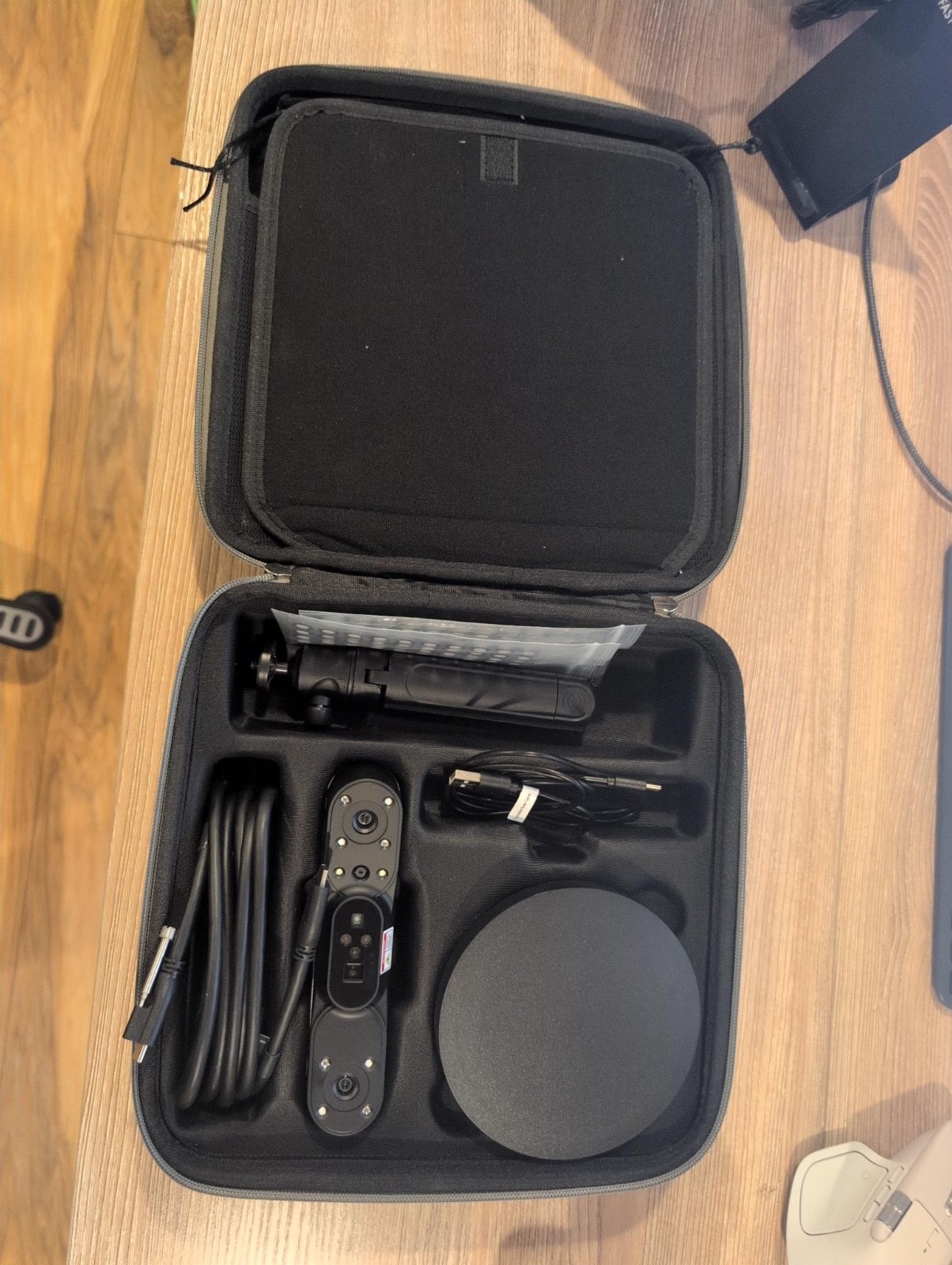 Revopoint POP 4 3D Scanner (Blue Laser & NIR) + Extra Markers