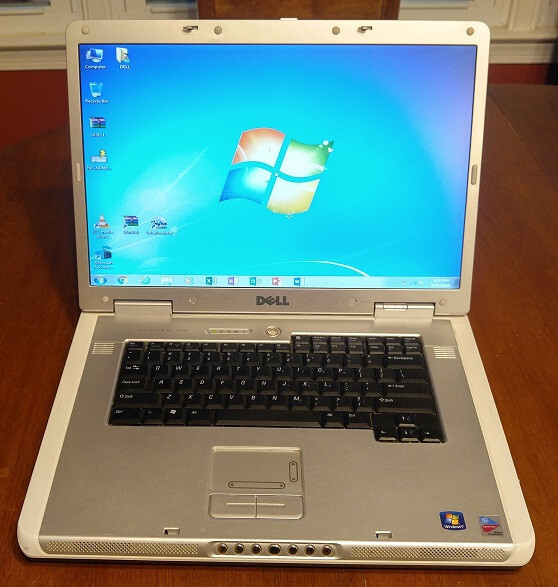 HUGE SCREEN GAMER Dell Inspiron 9200 Laptop Windows 7 Office2010 2GB NwBtWkGr8