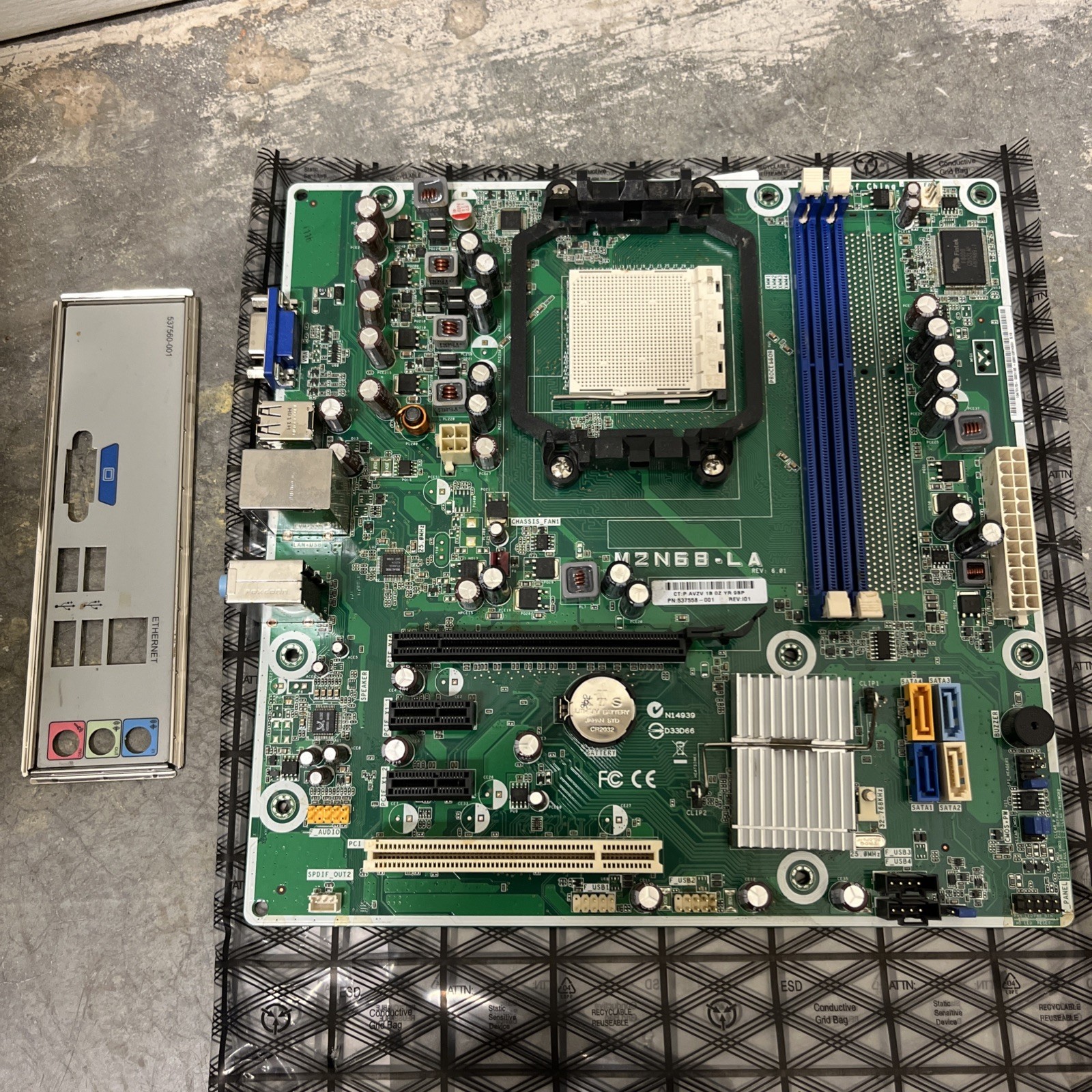 HP M2N68-LA P/N: 537558-001 Socket AM3 Motherboard W/ IO Shield