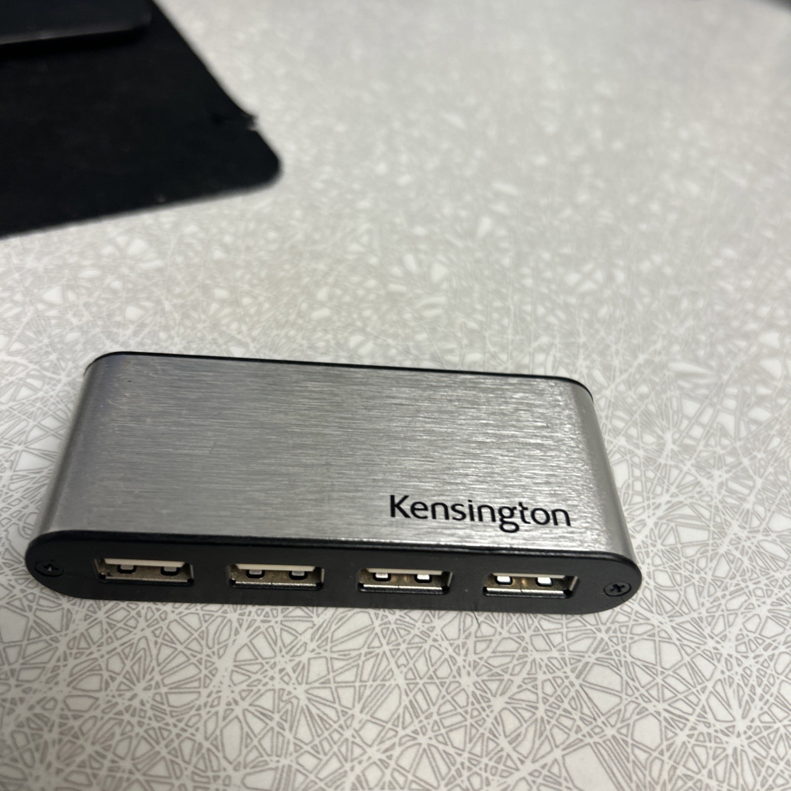 Kensington PocketHub 7 Port USB Hub USB 2.0 - K33366B