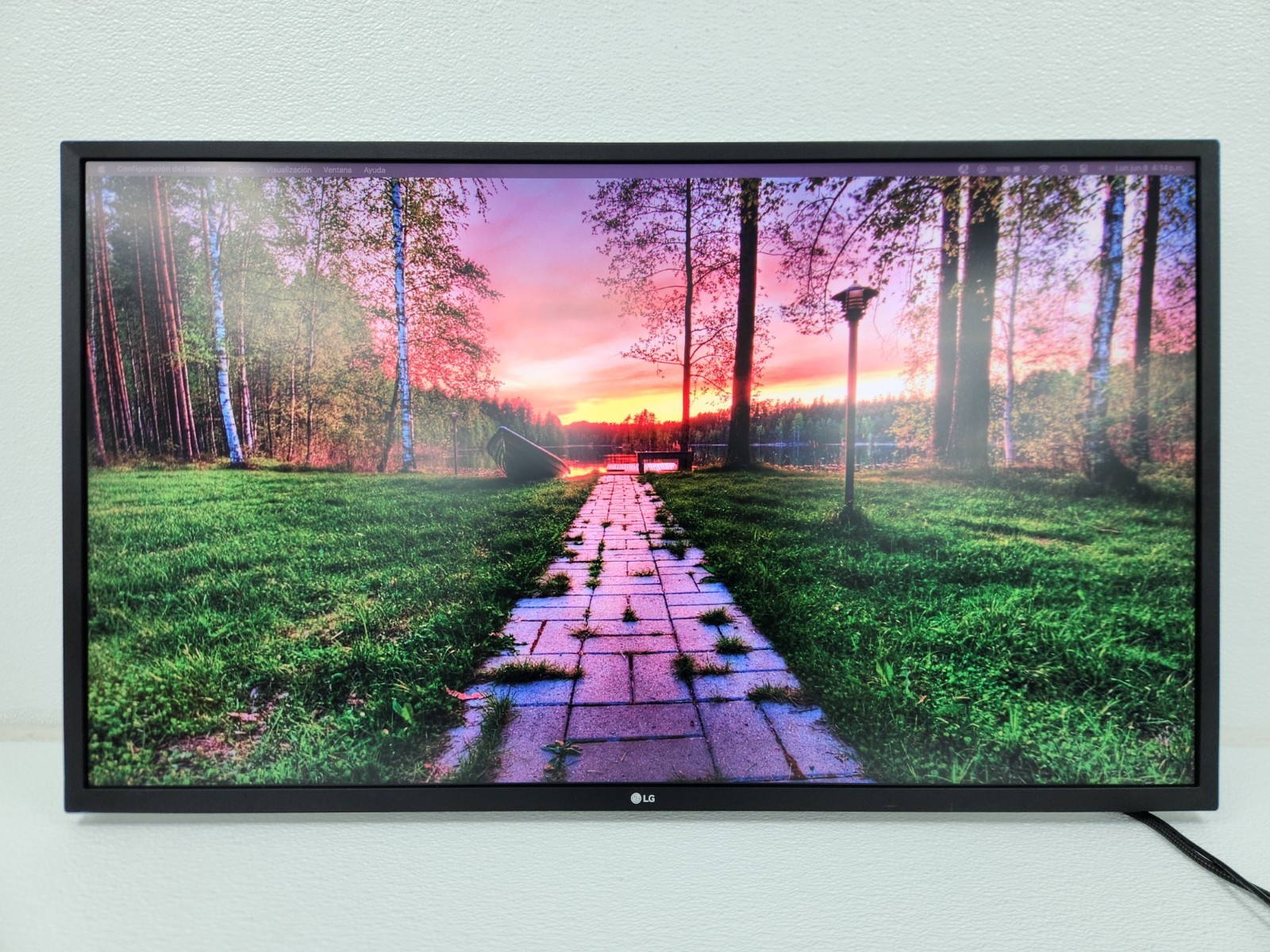 LG 32UL750-W 32" Monitor 4K UHD (3840 x 2160) Display, HDR 600, Not stand