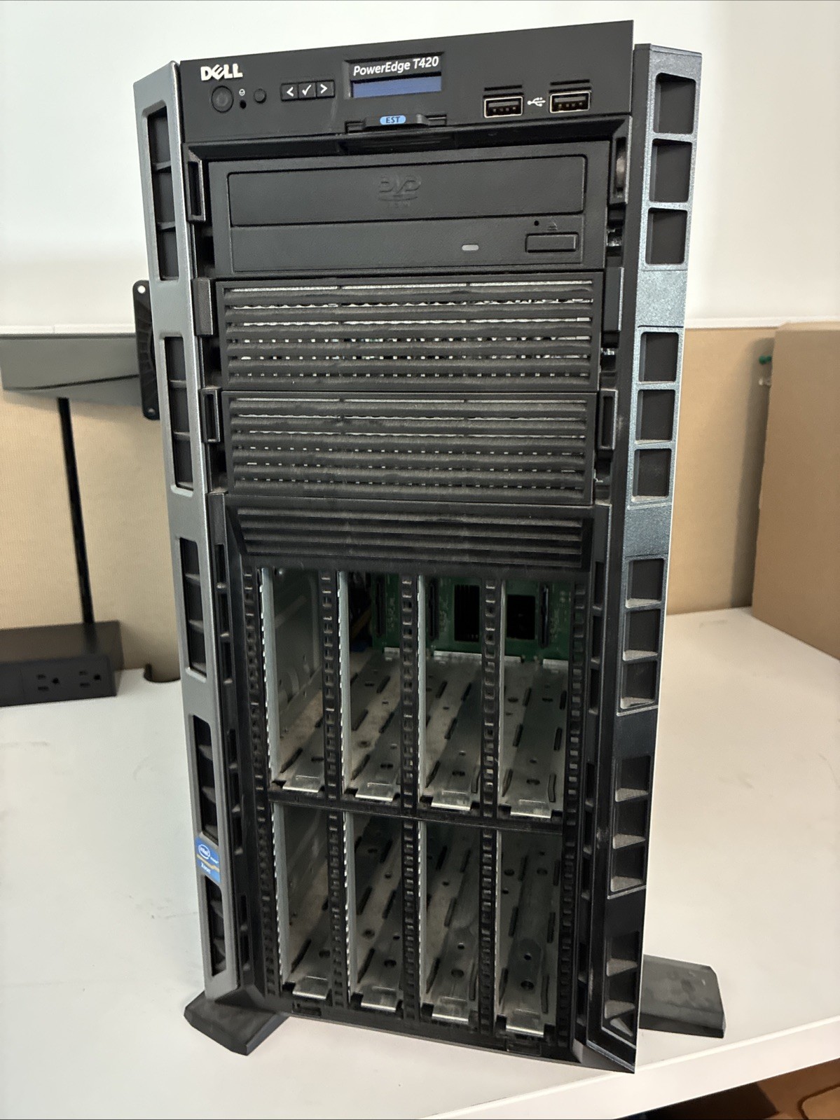 dell poweredge T420 UNTESTED - TURNS ON