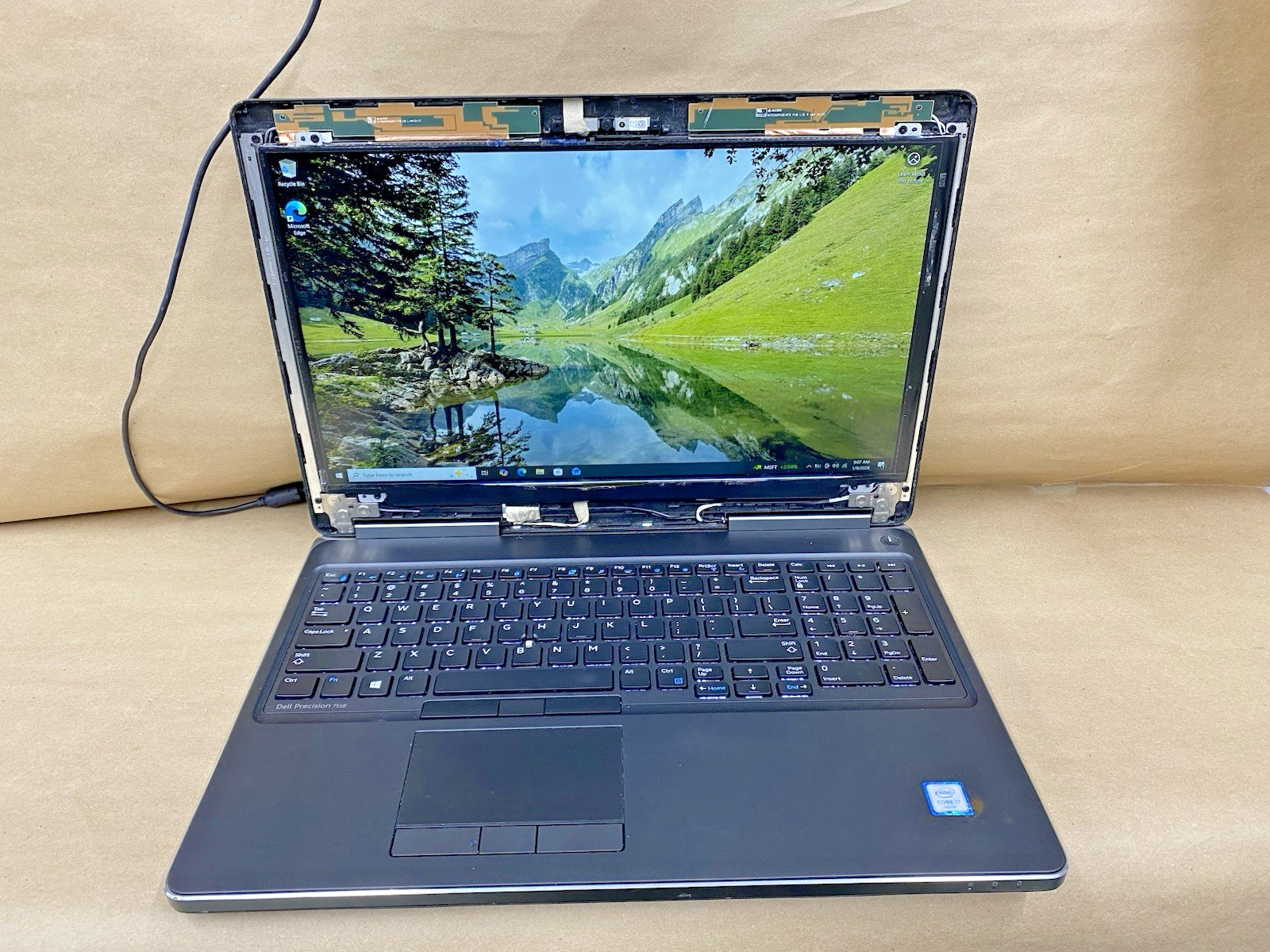 Dell Precision 7510 - 16" FHD - i7-6820HQ - 16 GB - 256GB SSD - Win 10 Pro READ