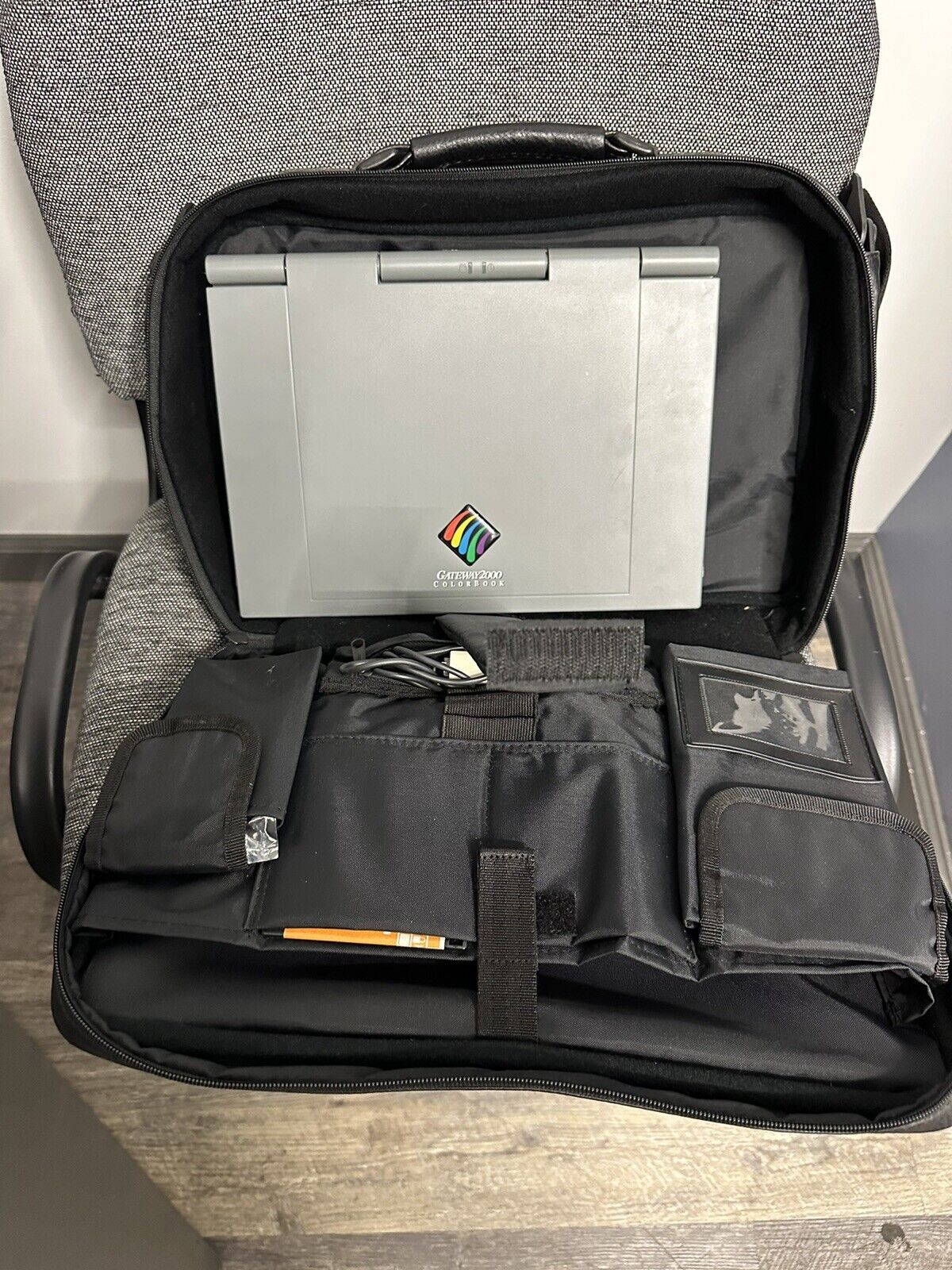 RARE VINTAGE Mint Gateway 2000 Colorbook Laptop 1994 Full Setup Leatherette Bag