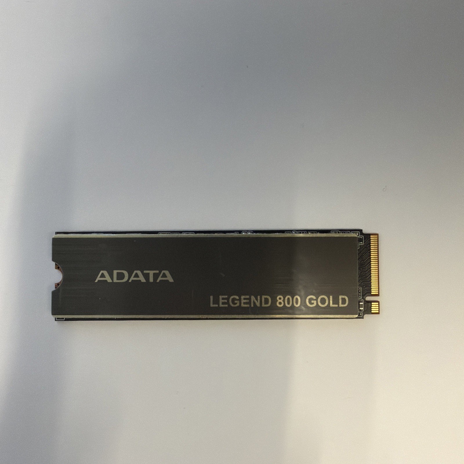 ADATA LEGEND 800 GOLD 2TB M.2 2280 Internal SSD Heatsink SLEG-800G-2000GCS-S38