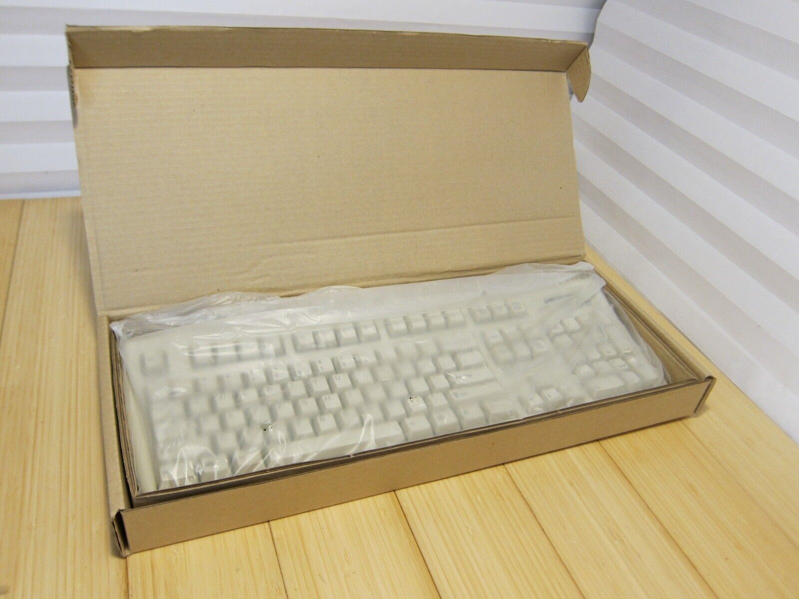 NOS Vintage Retro Micron NMB Windows Keyboard RT5158TW PS/2 In Box (2 of 2)