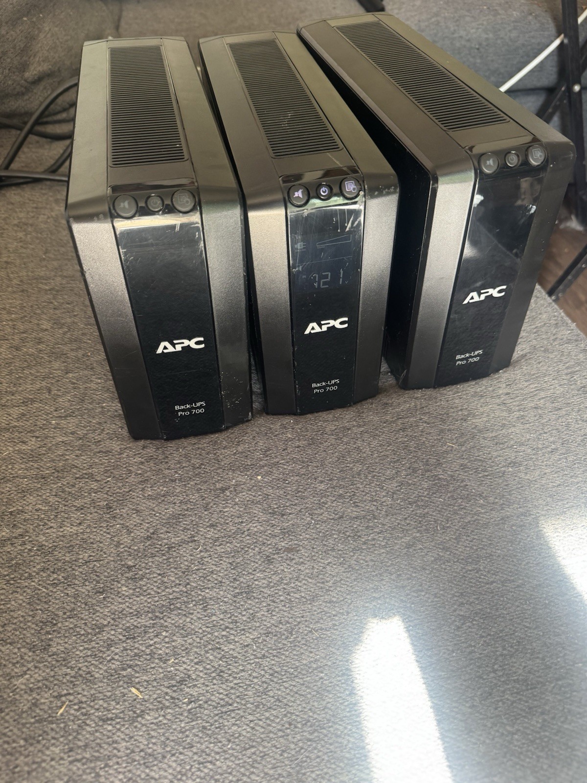 APC BR700G / Back-UPS Pro 700 700VA 420W Battery Back Up / Surge Protector