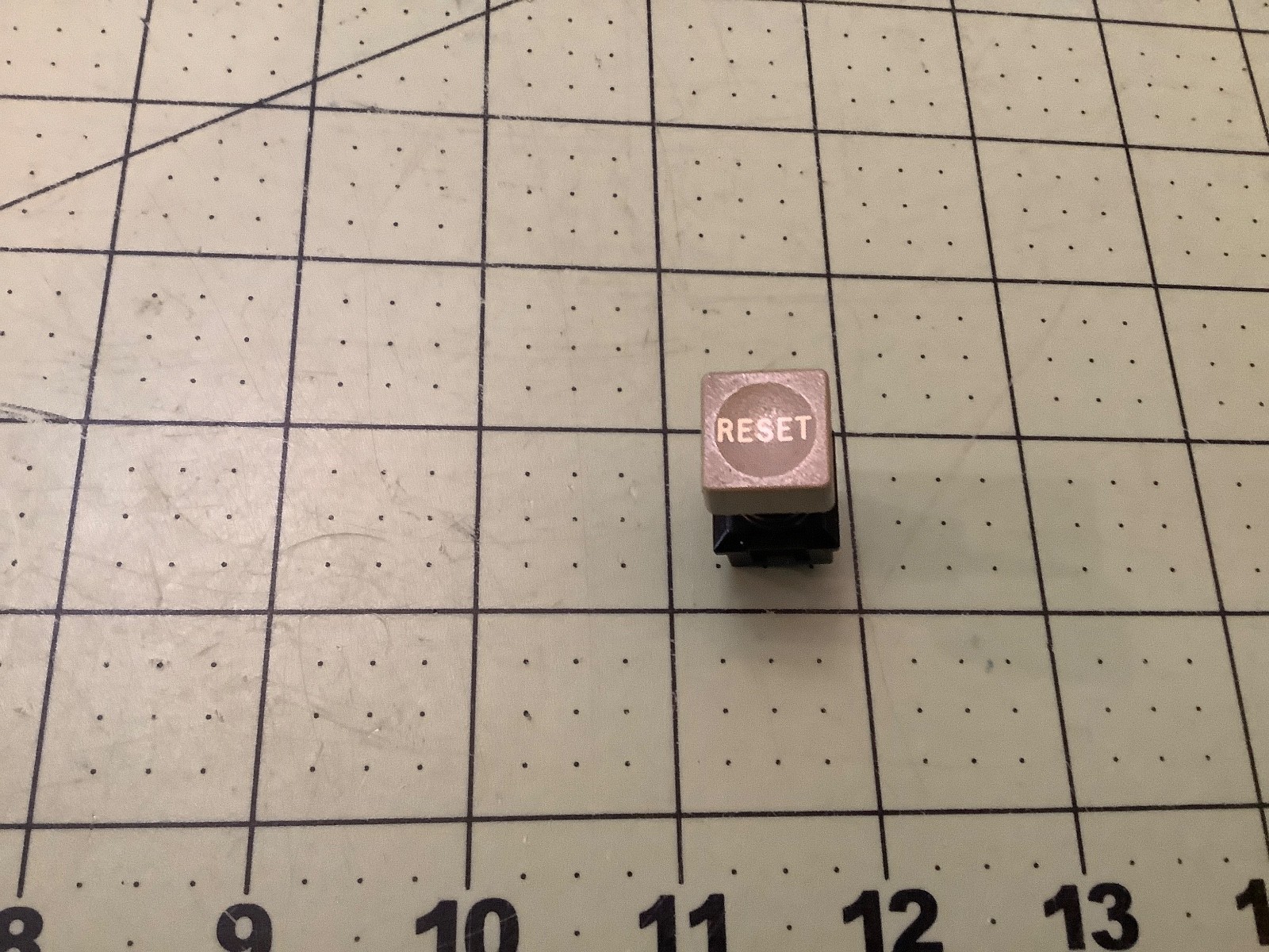 Apple IIe  Reset Cap & Switch Olive Green w/White Letters Original Replacement