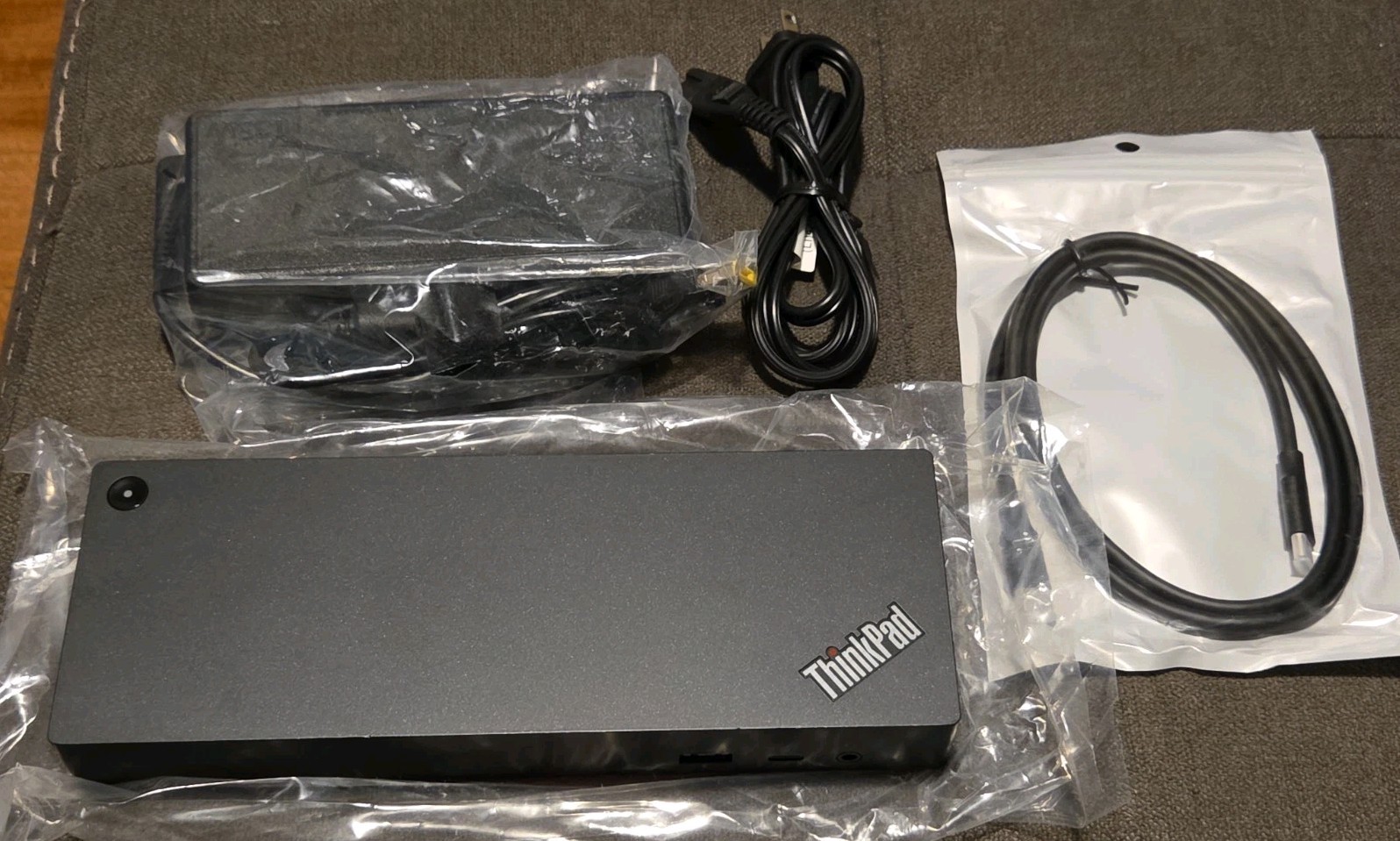 Lenovo ThinkPad Thunderbolt 3 Dock Gen 2 40AN0135US DK1841 135W Adapter Included