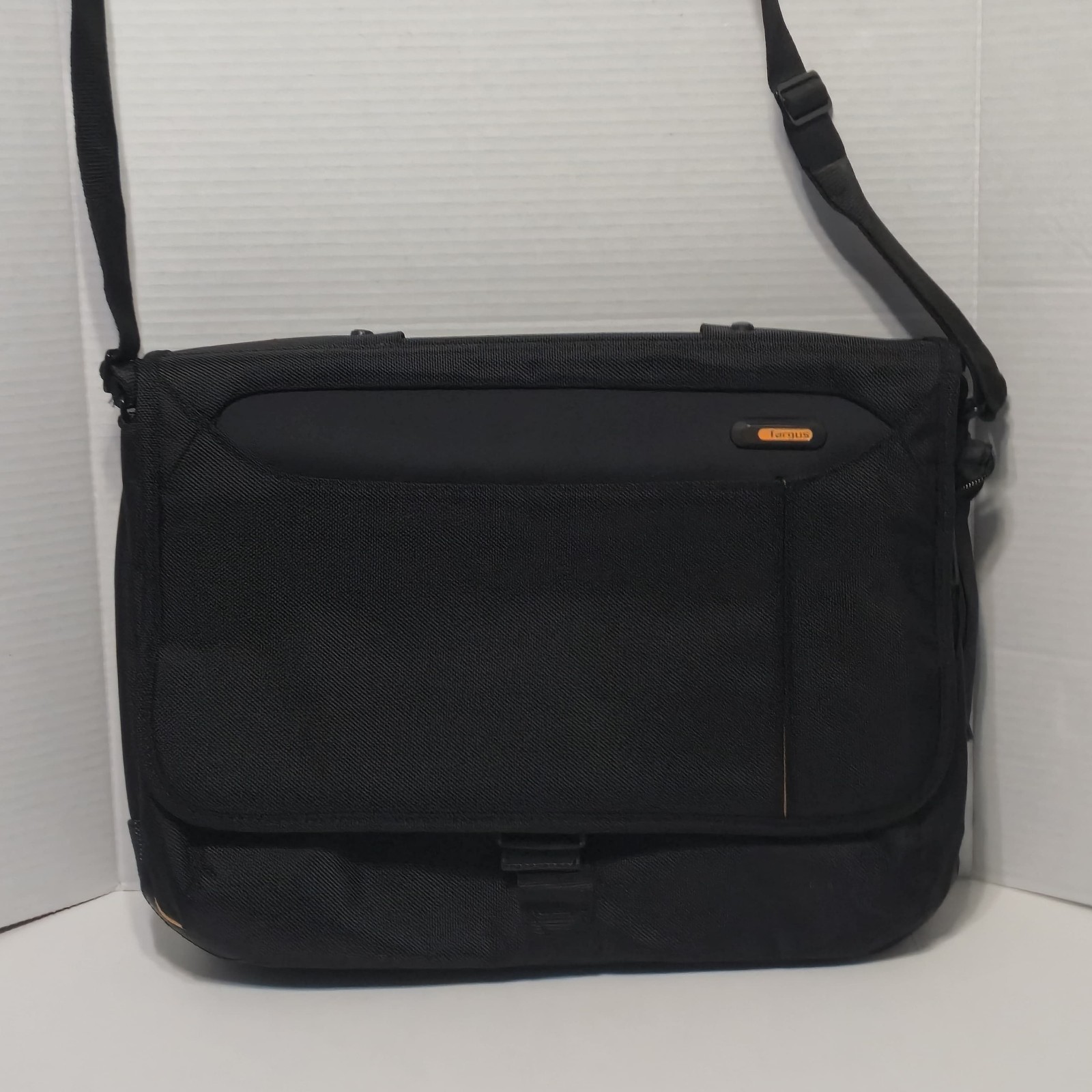 Targus Meridian II Laptop Messenger Bag for 15.6" Notebook w/ Shoulder Strap
