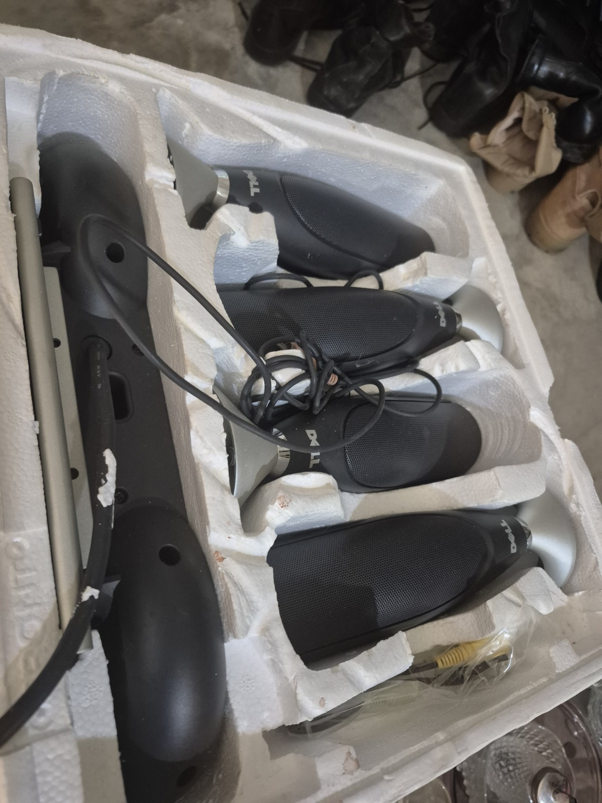 Dell MMS 5650 5.1-Channel 100W Surround Home Theater PC Speaker System Read
