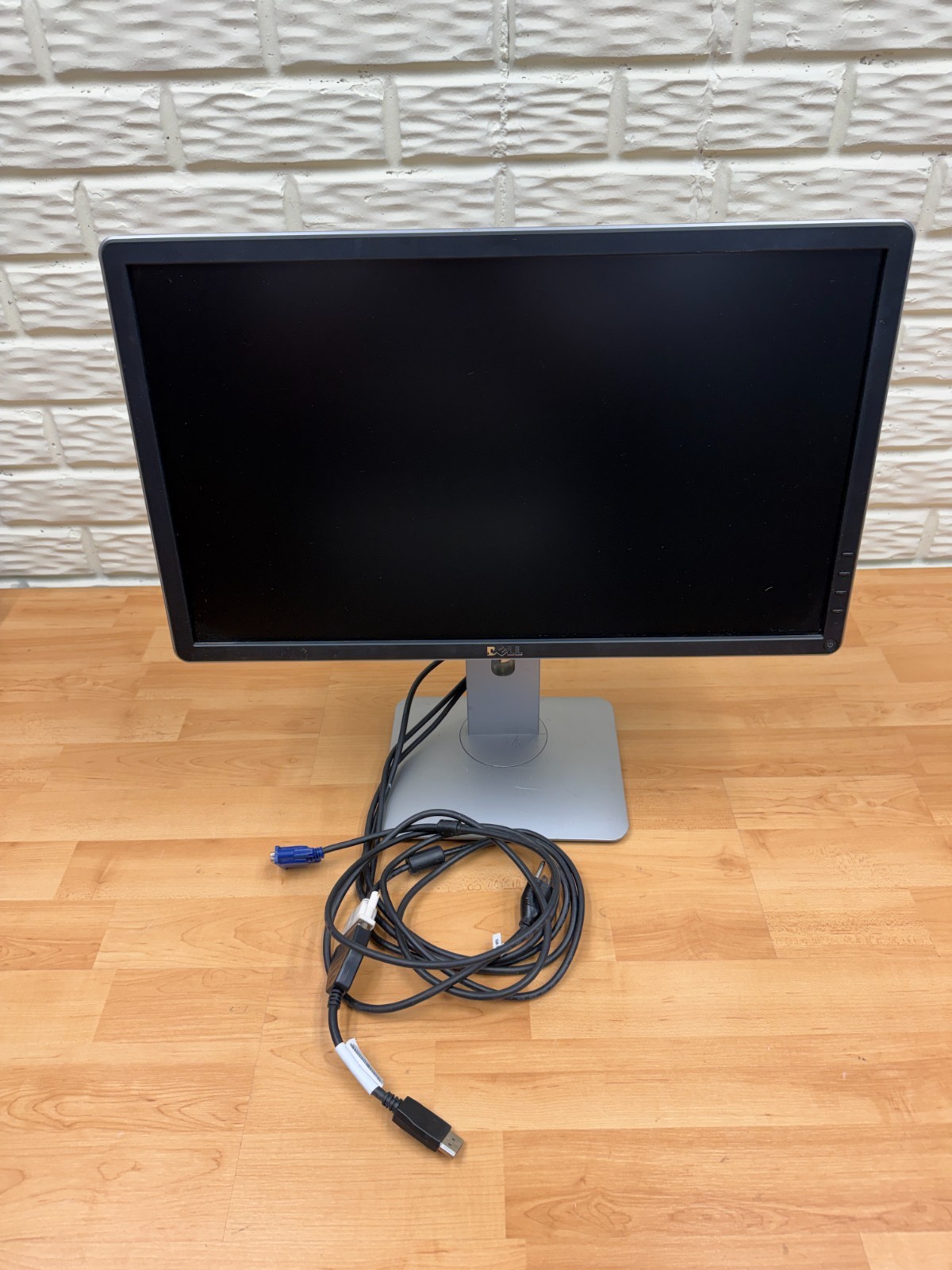 Dell P2212HB 22" 1920 x 1080 LCD Widescreen Monitor W Stand