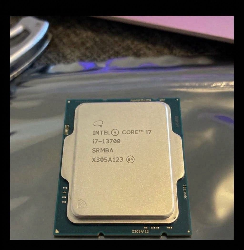 USED - Intel Core i7-13700 SRMBA 2.10GHz 30M 16-Core Socket 1700 CPU Processor