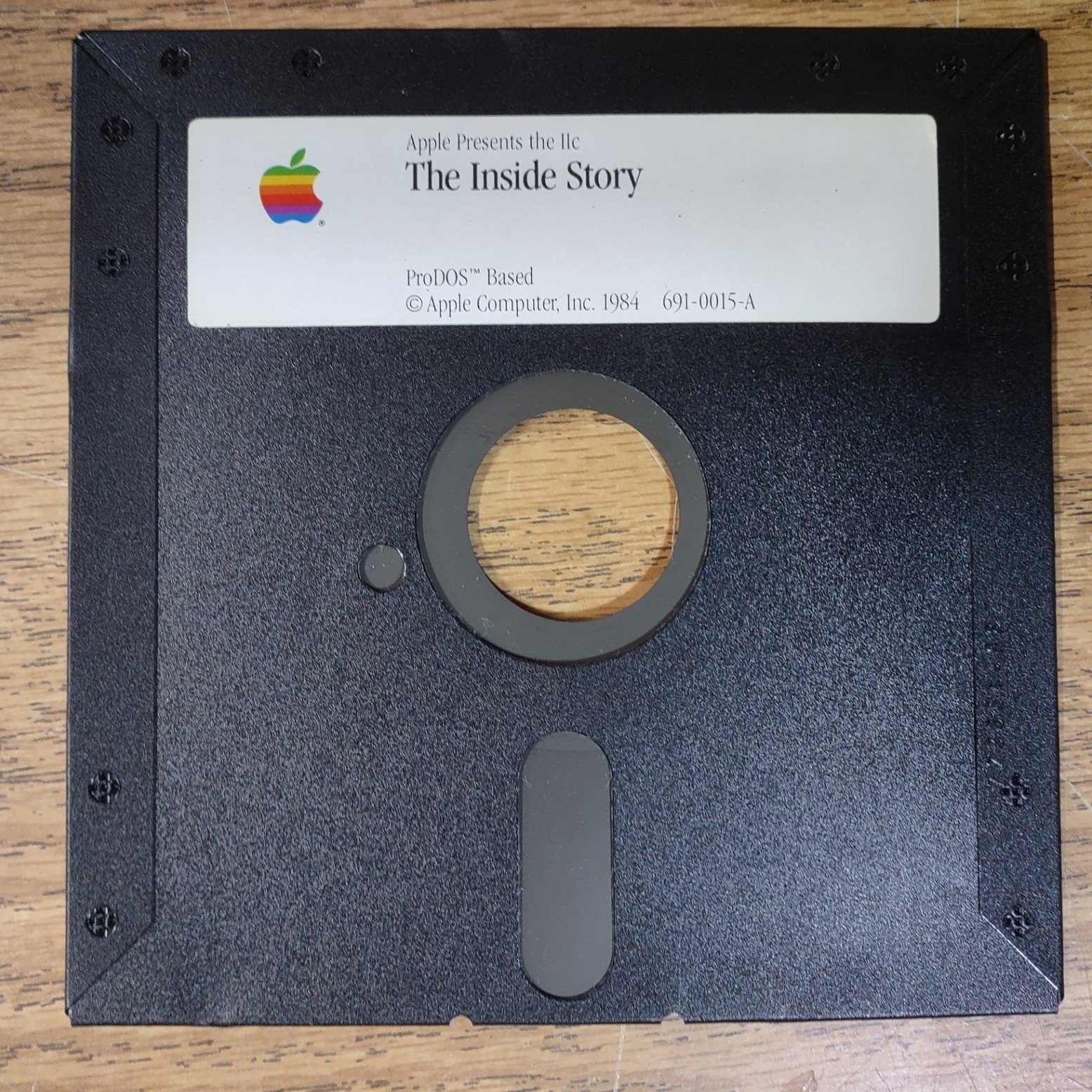 Vintage 1984 Apple IIc Floppy Disks The Inside Story & Exploring Apple Logo 5.25