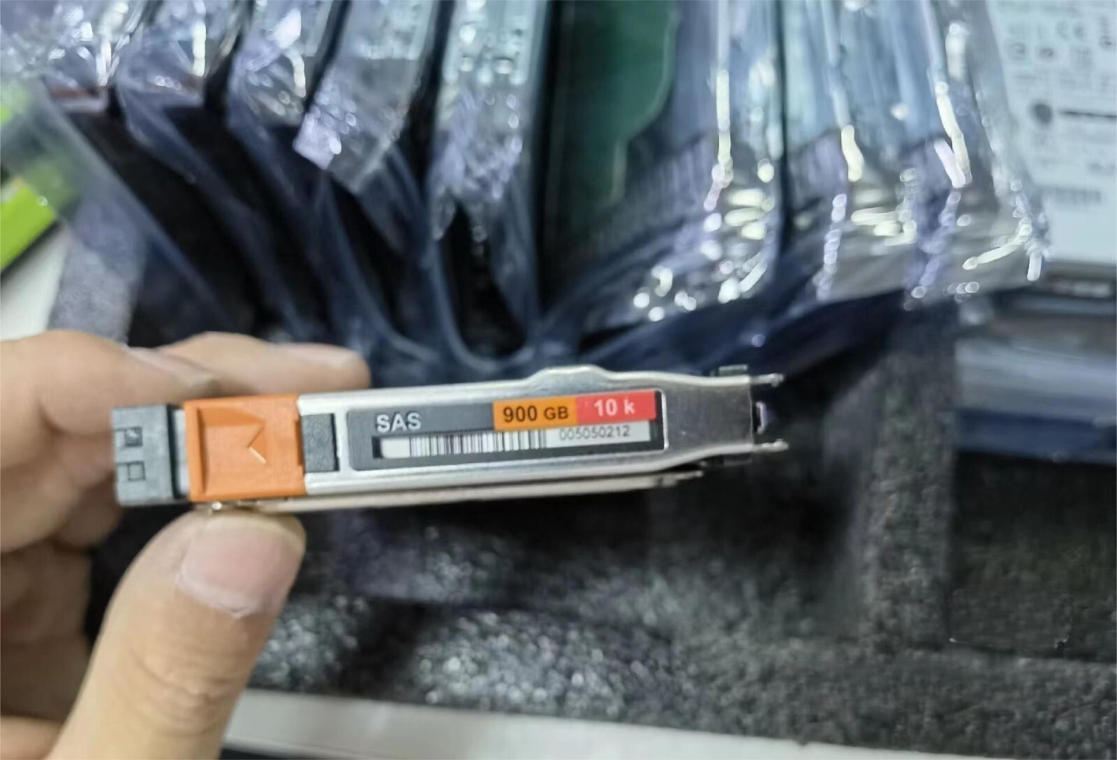 EMC 005050701 005050212 V3-2S10-900 900G 10K SAS 2.5" storage hard disk