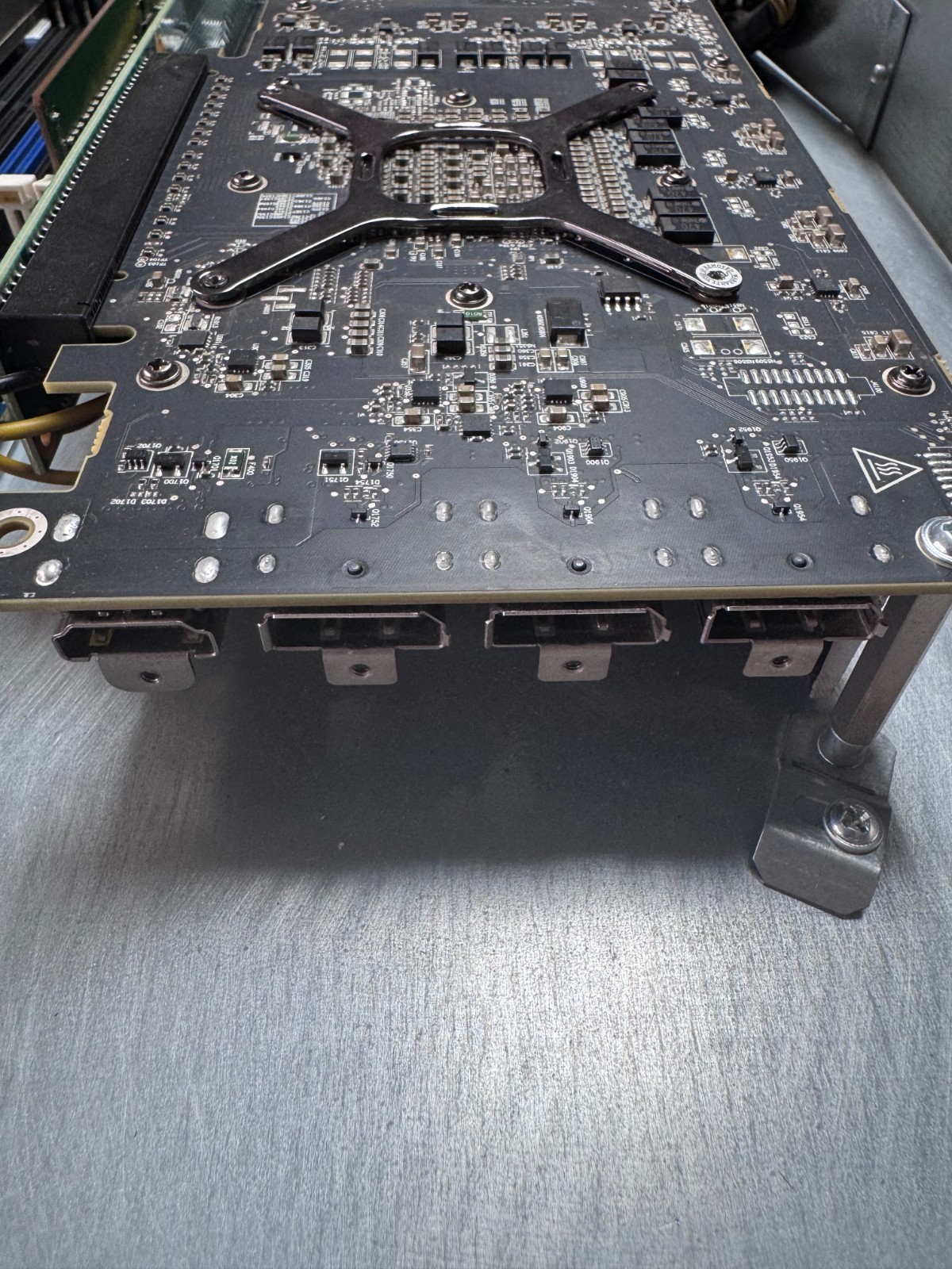 AMD Radeon RX Vega 64 8GB HBM2 GPU – Vega 10XT – 109-D05057-00_03