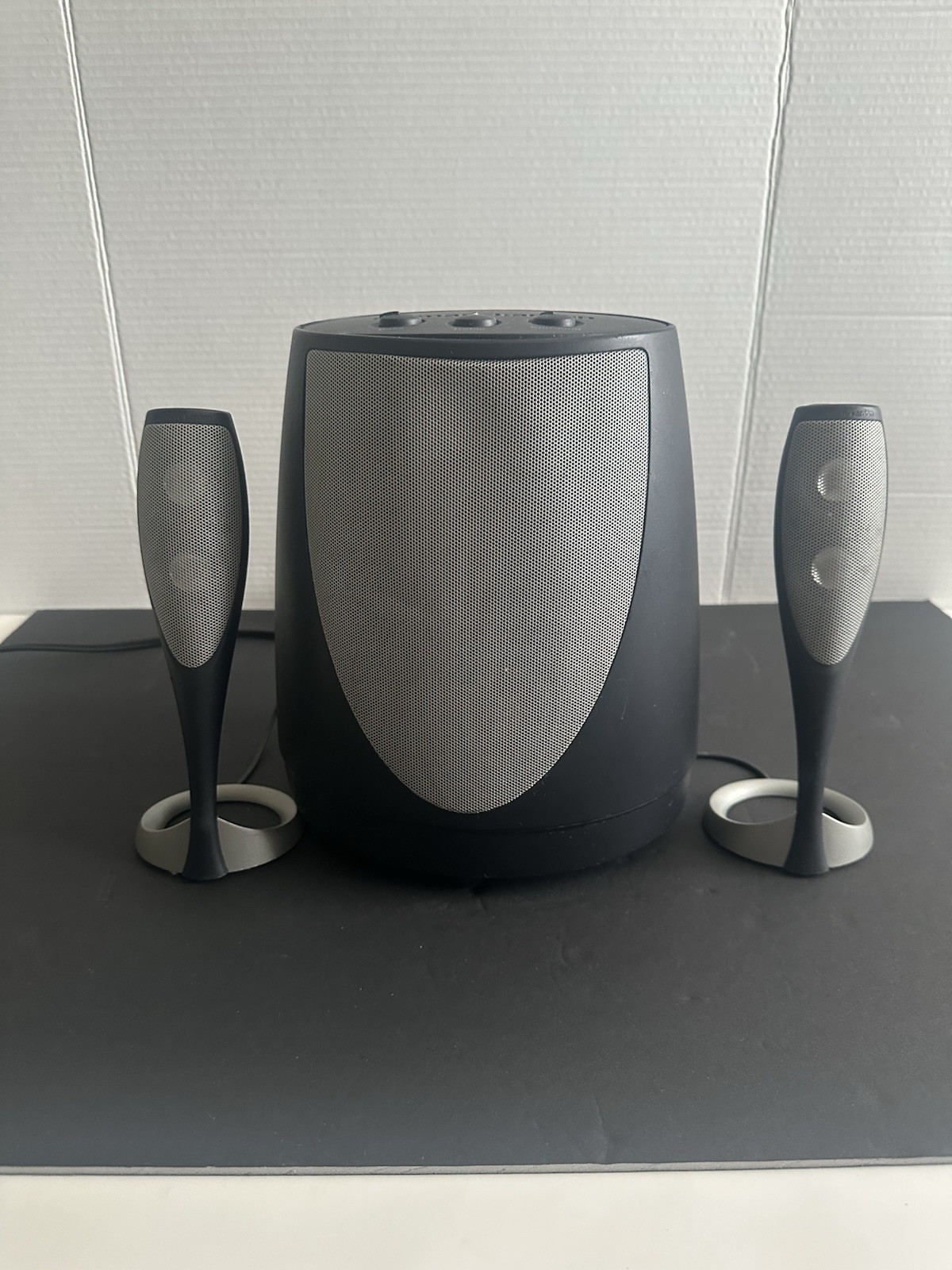 Harmon Kardon Model HK695-01 Computer Subwoofer & Speakers