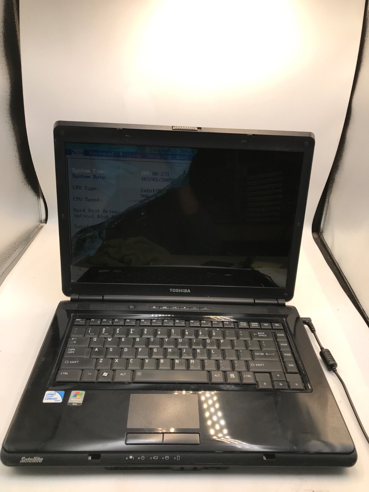 Toshiba Satellite L305-S5955 Intel Core 2 Duo 15" Laptop-BOOTS/BAD DISPLAY -MZ