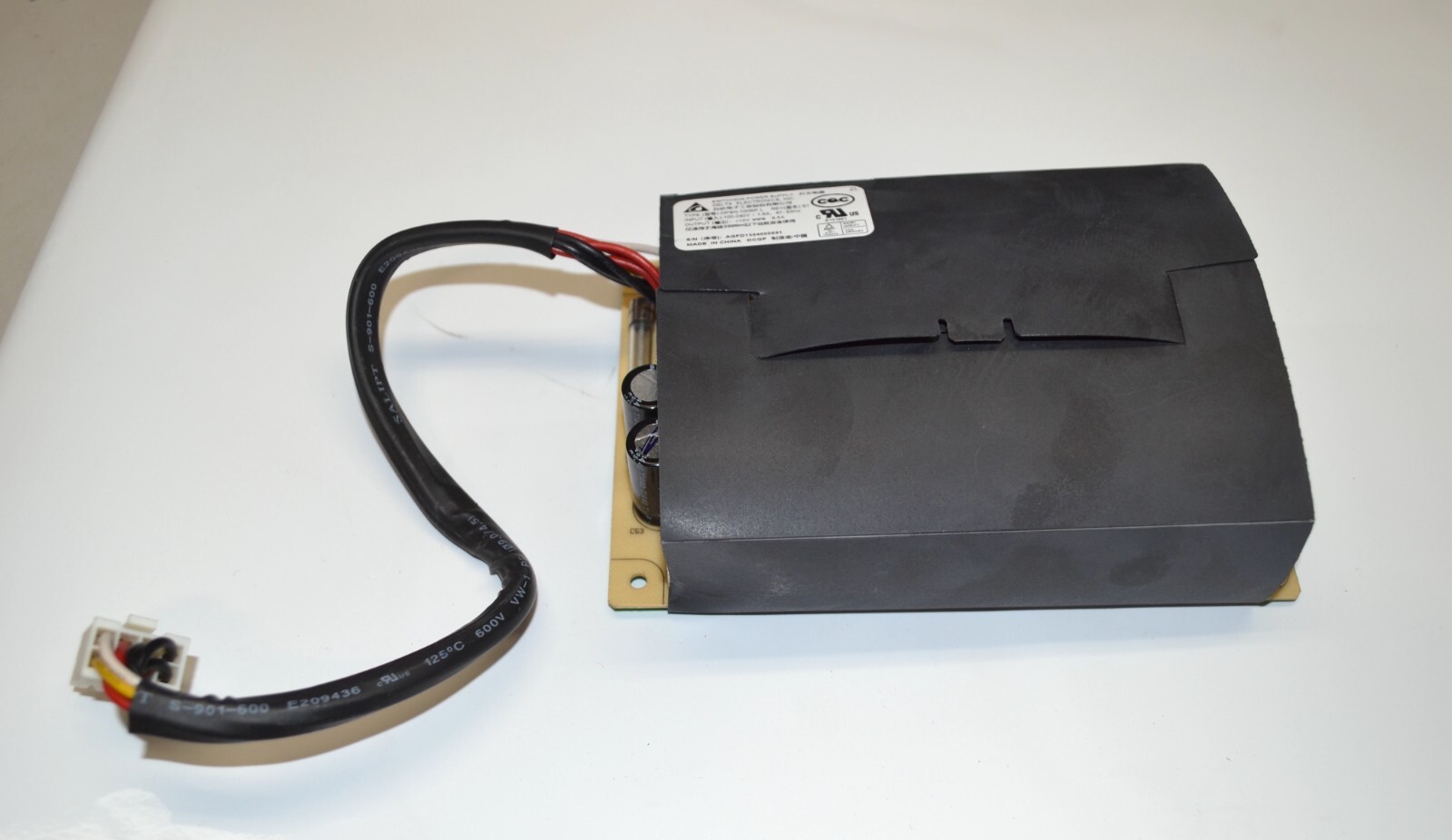 Lenovo 24 port RackSwitch G7028 Delta Electronics  POWER SUPPLY DPSN-100BP