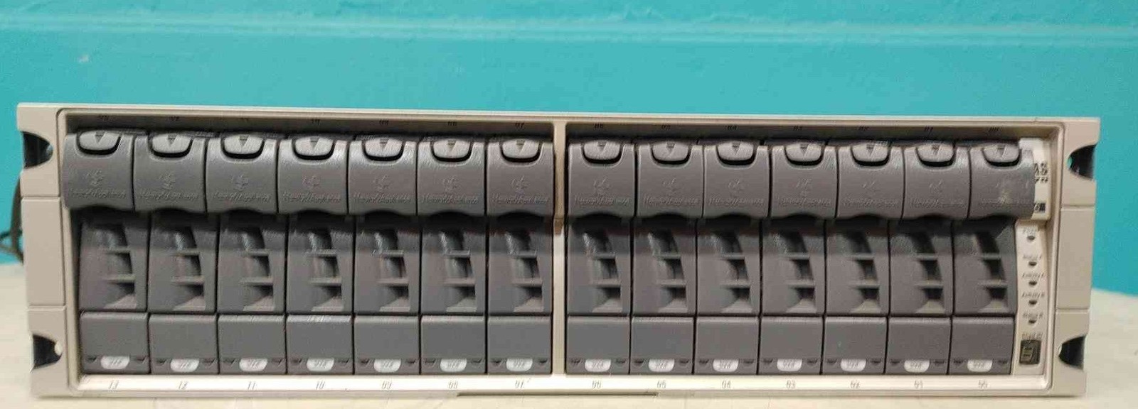 NetApp FAS270 Dual Controller Storage Array System 14-Bay 300GB Fibre Channel