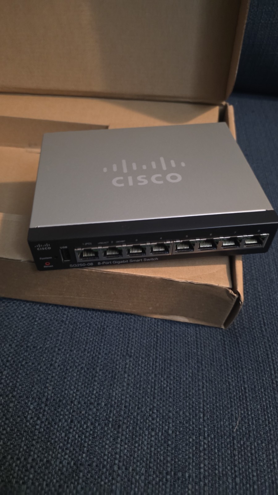 Cisco SG250-08 8-Port Gigabit Smart Managed Layer 2 RJ-45 Switch Standalone
