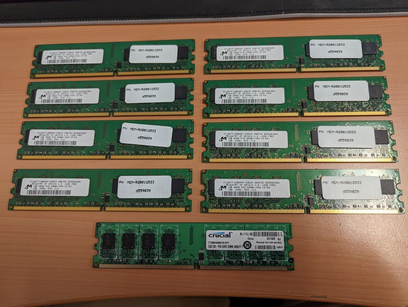Micron 8 x 1GB DDR2 RAM PC2-4200 533MHz CL4  MT16HTF12864AY-53ED4 + 1 2GB Stick