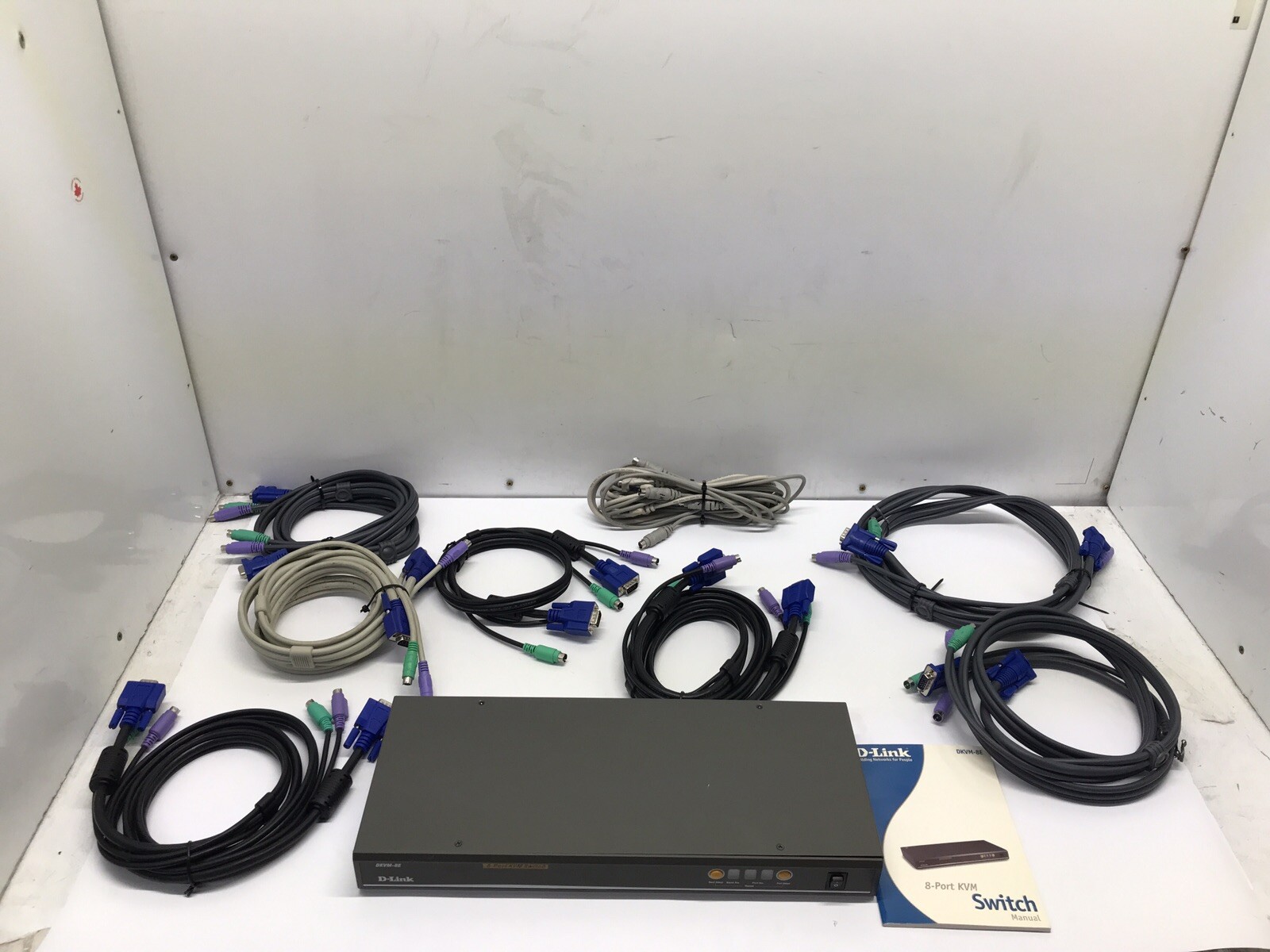 D-Link DKVM-8E 8 Port KVM Switch with 7 VGA/keyboard & Mouse Cables See Photos