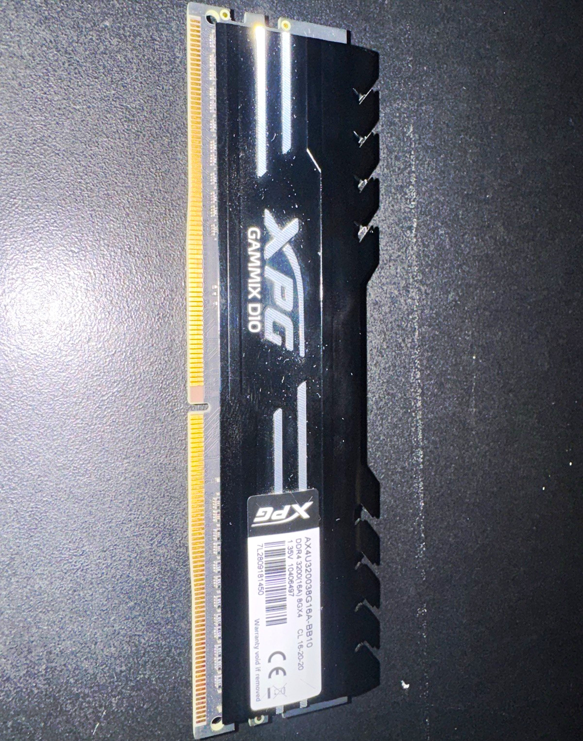 XPG Gammix D10 8GB DDR4-3200 PC4-25600 288-Pin DIMM XMP AX4U32008G16A