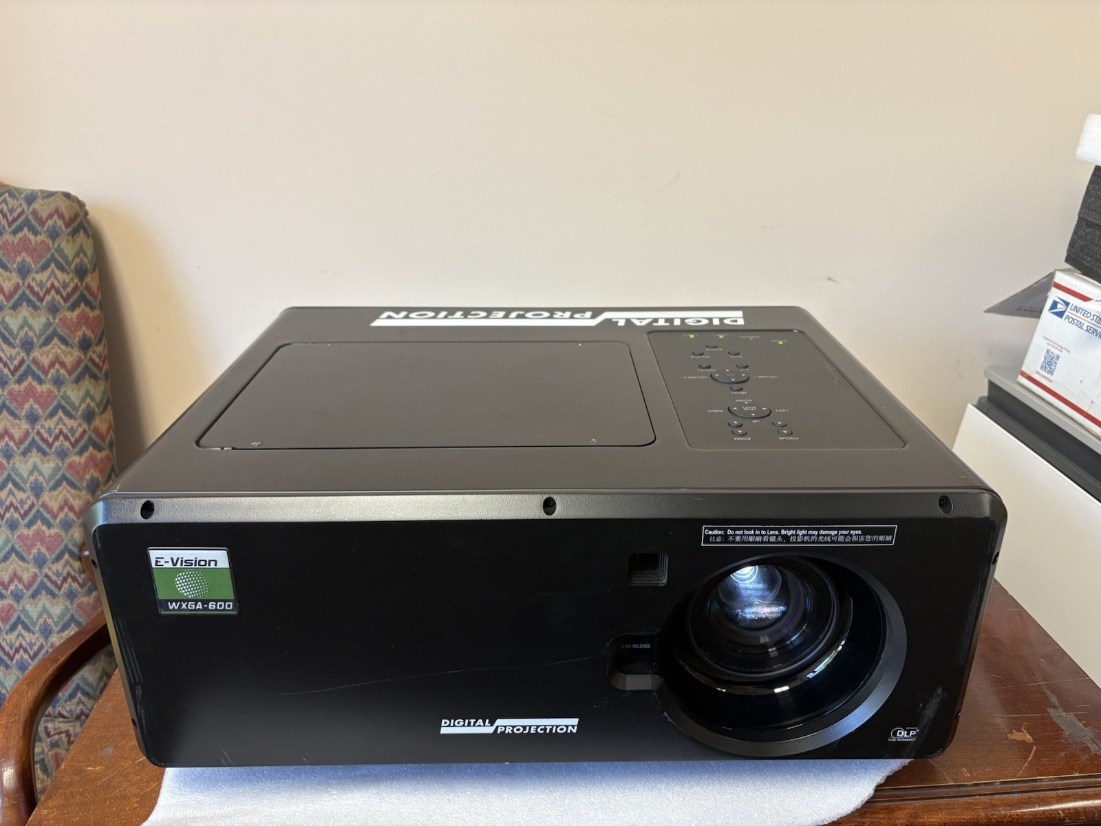 Digital Projection E-VISION WXGA 600,  6000 LUMENS, LOW HOURS-804