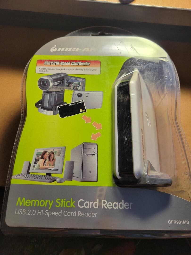 NEW IOGear Desktop memory stick card reader GFR901MS USB 2.0