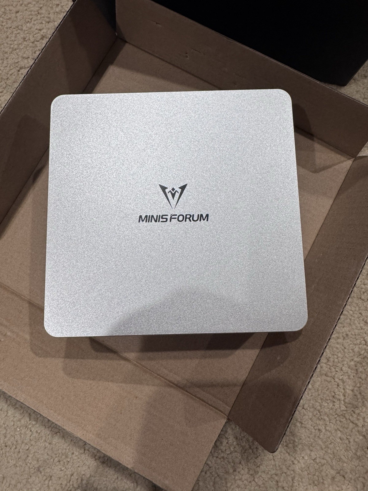 MINISFORUM UM870 Slim Mini PC AMD Ryzen 7 8745H 8C/16T Barebones Computer