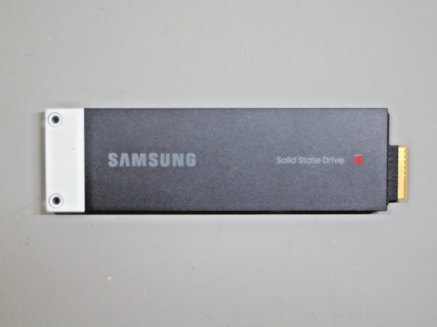 Samsung PM9A3 7.68TB MZ-TL27T6A MZTL27T6HBLA-00A07 E1.S 9.5mm NVMe PCIE4.0 SSD