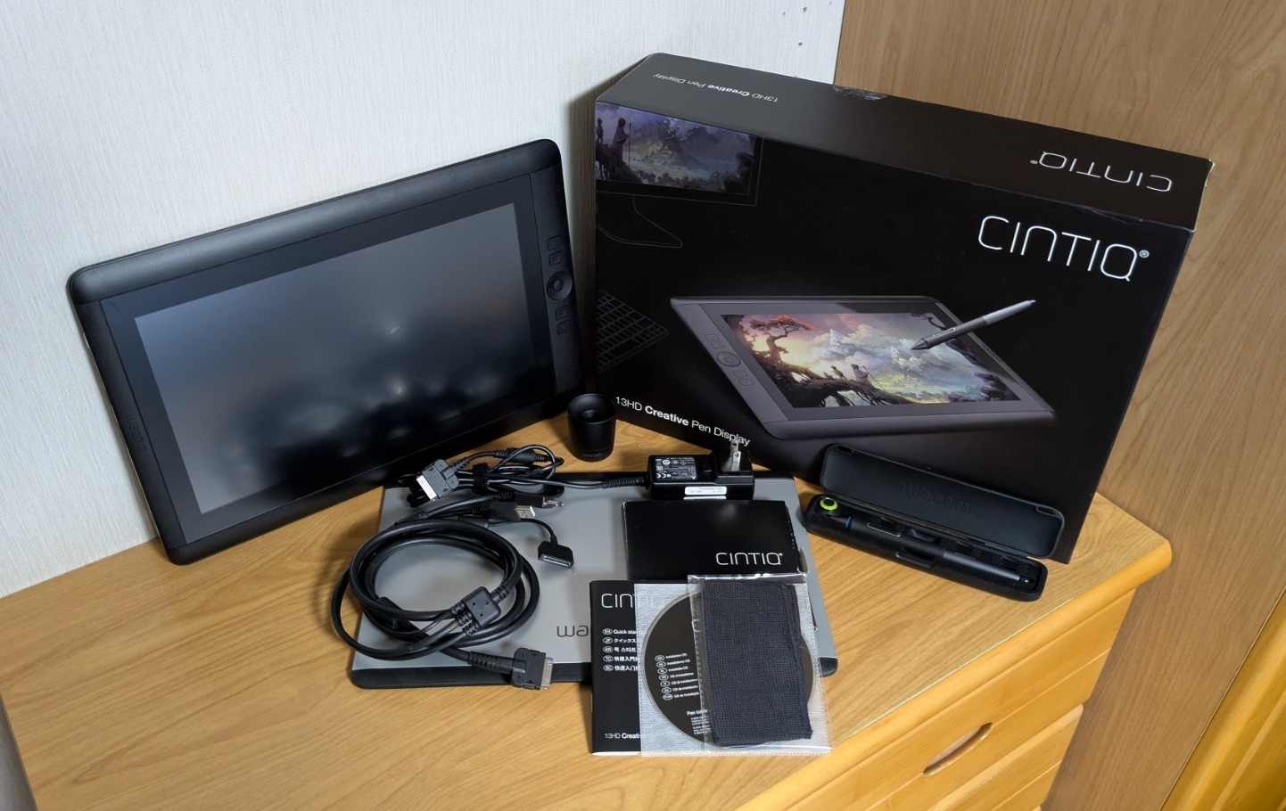 Wacom DTK-1300 Cintiq 13HD Creative Pen Display Tablet Excellent+