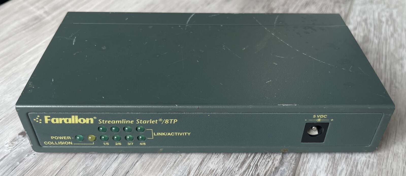 Farallon Streamline Starlet Dual Speed Ethernet 8 Port Hub PN520/8TP-B10