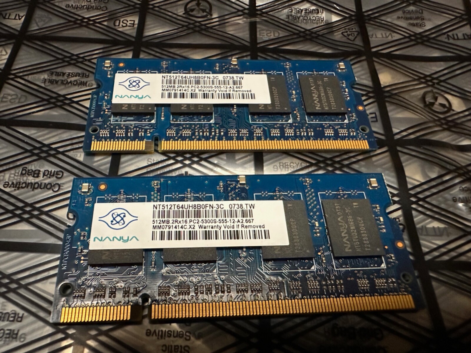 NANYA 1GB (2 x 512MB) Laptop Memory 2Rx16 PC2-5300S (01) NT512T64UH8B0FN-3C