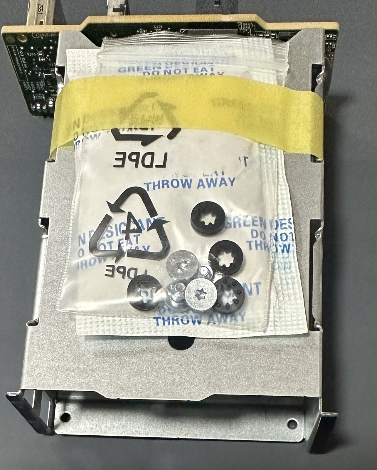 867137-001 HPE Rear 2xSFF Cage  W/B:p 875064-001 NVME w/Dp DL380 G10 w/Screws