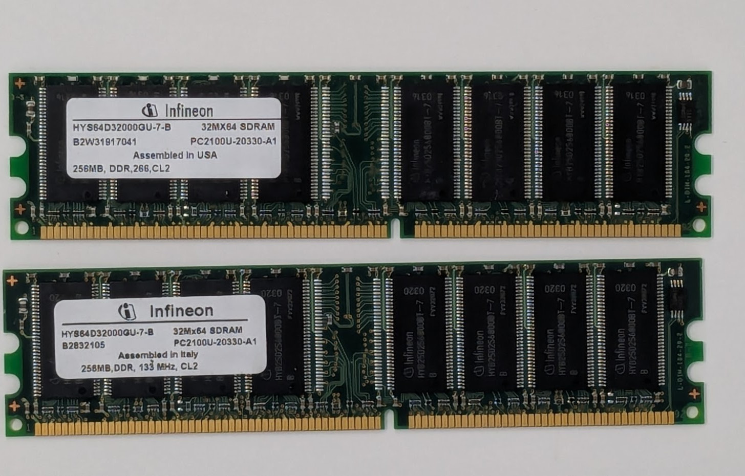 Infineon HYS64D32000GU-7-B  2x 256 MB SDRAM 512 MB Kit DDR 266 CL2